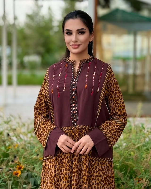 Türkmen fasonlar pombarh fasonlar Fasonlar 2025 fasonlar fason moda modalar Bezen bezen Türkmen fasonlar 2026 Türkmen fasonlar 2025 Türkmen fasonlar 2024 Türkmen fasonlar 2023 turkmenistan türkmenistan turkmen türkmen ashgabat  asgabat aşgabat balkan mary lebap dashoguz dasoguz daşoguz pombarh ponbarhat gulyupek gülýüpek stapel ştapel Gralan Çüýdeşen Abaýa Gadymy Krep Gurultaý 	Keteni Ýüpek Şifon Gipýur Lyon Welwet Atlas Kaşemir Streýç Suzana Ştapel Gülýüpek Pombarh Ýupka Gursakça Aksesuarlar Palto Penjek Okuw eşik Fata Sport eşik Uniforma Nakidka Öýme Şarf kompýuter ýaka ýaglyk Arenda köýnek 2nji el köýnek Taýyn köýnek Matalar Milli lybas milli lybaslar Toý köýnek Toý köýnekler toy koynek toy koynekler gundelik koynekler Gündelik	 
 köýnekler fata koynek Modern taze fason Eskiz koynektm turkmenkoynek türkmenkoynek fason moda moda fasonlar Iş eşik el iş	sada	ýakaly ýakasyz	keşdeli biserli	ýeňli giň nagyşly ýüregi açyk stoýka ýaka ýanly kombinasiýa 	zerli üsti aşak guşakly seçekli gysga ýeňli Ştapel, Ipeker Milli lybas el iş, keşdeli, ýakaly, ýeňli, giň 17-25, 26-35 Goýy-gyzyl, Mämişi yaz, tomus, guyz, gysh