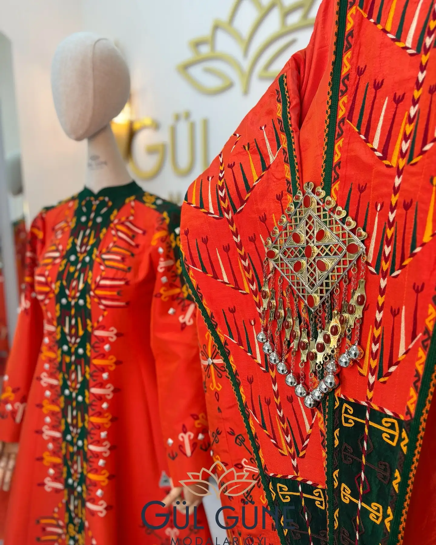 Türkmen fasonlar pombarh fasonlar Fasonlar 2025 fasonlar fason moda modalar Bezen bezen Türkmen fasonlar 2026 Türkmen fasonlar 2025 Türkmen fasonlar 2024 Türkmen fasonlar 2023 turkmenistan türkmenistan turkmen türkmen ashgabat  asgabat aşgabat balkan mary lebap dashoguz dasoguz daşoguz pombarh ponbarhat gulyupek gülýüpek stapel ştapel Gralan Çüýdeşen Abaýa Gadymy Krep Gurultaý 	Keteni Ýüpek Şifon Gipýur Lyon Welwet Atlas Kaşemir Streýç Suzana Ştapel Gülýüpek Pombarh Ýupka Gursakça Aksesuarlar Palto Penjek Okuw eşik Fata Sport eşik Uniforma Nakidka Öýme Şarf kompýuter ýaka ýaglyk Arenda köýnek 2nji el köýnek Taýyn köýnek Matalar Milli lybas milli lybaslar Toý köýnek Toý köýnekler toy koynek toy koynekler gundelik koynekler Gündelik	 
 köýnekler fata koynek Modern taze fason Eskiz koynektm turkmenkoynek türkmenkoynek fason moda moda fasonlar Iş eşik el iş	sada	ýakaly ýakasyz	keşdeli biserli	ýeňli giň nagyşly ýüregi açyk stoýka ýaka ýanly kombinasiýa 	zerli üsti aşak guşakly seçekli gysga ýeňli Keteni, Atlas Toý köýnek, Milli lybas el iş, keşdeli, ýakaly, ýeňli, nagyşly 17-25, 26-35 Gyzyl