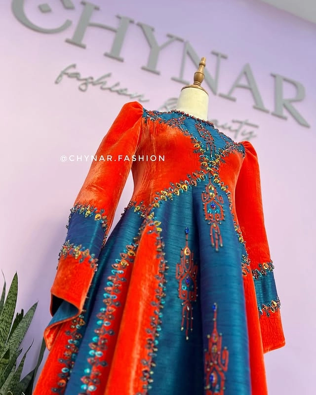 Türkmen fasonlar pombarh fasonlar Fasonlar 2025 fasonlar fason moda modalar Bezen bezen Türkmen fasonlar 2026 Türkmen fasonlar 2025 Türkmen fasonlar 2024 Türkmen fasonlar 2023 turkmenistan türkmenistan turkmen türkmen ashgabat  asgabat aşgabat balkan mary lebap dashoguz dasoguz daşoguz pombarh ponbarhat gulyupek gülýüpek stapel ştapel Gralan Çüýdeşen Abaýa Gadymy Krep Gurultaý 	Keteni Ýüpek Şifon Gipýur Lyon Welwet Atlas Kaşemir Streýç Suzana Ştapel Gülýüpek Pombarh Ýupka Gursakça Aksesuarlar Palto Penjek Okuw eşik Fata Sport eşik Uniforma Nakidka Öýme Şarf kompýuter ýaka ýaglyk Arenda köýnek 2nji el köýnek Taýyn köýnek Matalar Milli lybas milli lybaslar Toý köýnek Toý köýnekler toy koynek toy koynekler gundelik koynekler Gündelik	 
 köýnekler fata koynek Modern taze fason Eskiz koynektm turkmenkoynek türkmenkoynek fason moda moda fasonlar Iş eşik el iş	sada	ýakaly ýakasyz	keşdeli biserli	ýeňli giň nagyşly ýüregi açyk stoýka ýaka ýanly kombinasiýa 	zerli üsti aşak guşakly seçekli gysga ýeňli Ýüpek, Panbarhat (Pombarh) Toý köýnek el iş, ýakasyz, biserli, ýeňli, giň 17-25, 26-35 Benewşe, Gyzyl guyz