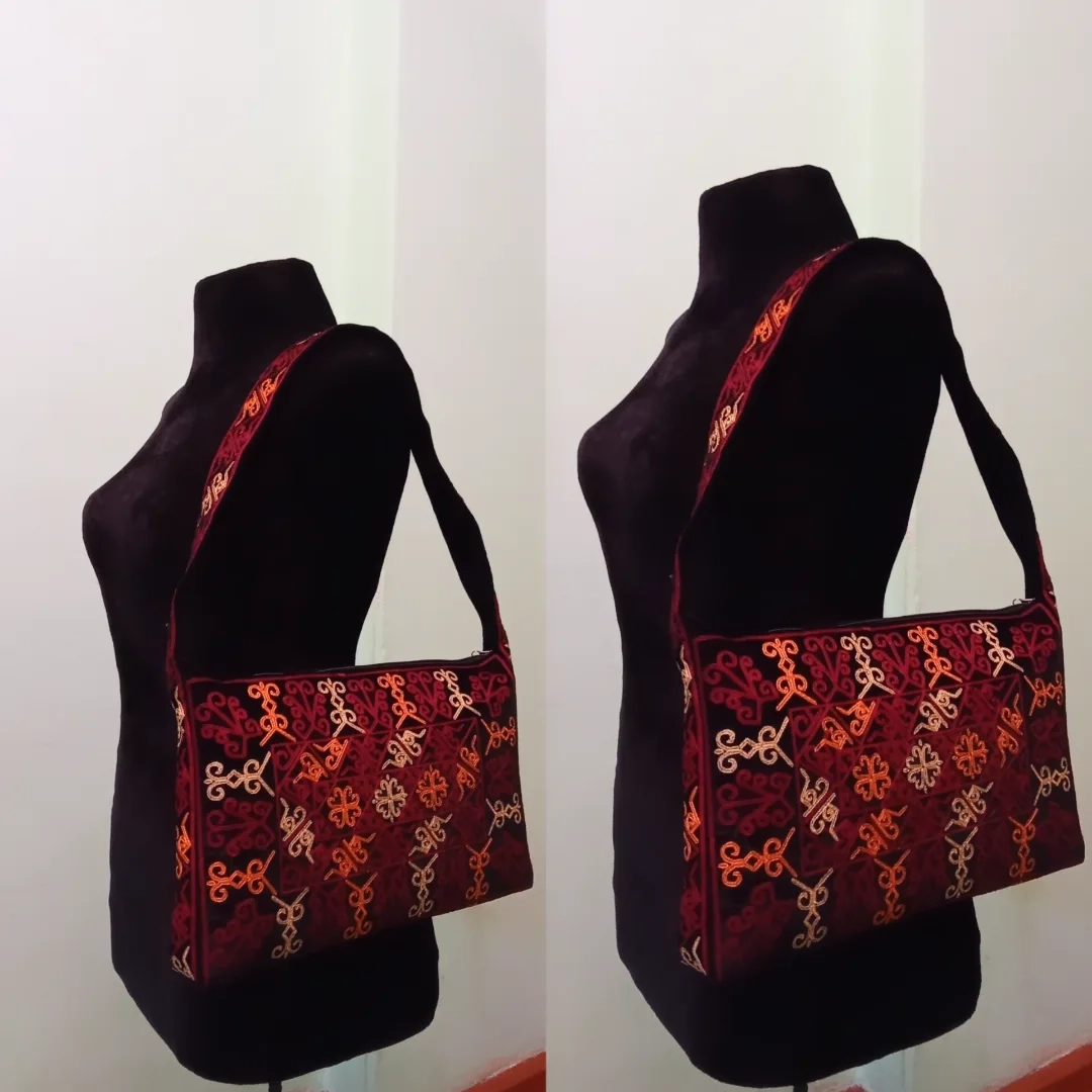 Türkmen fasonlar pombarh fasonlar Fasonlar 2025 fasonlar fason moda modalar Bezen bezen Türkmen fasonlar 2026 Türkmen fasonlar 2025 Türkmen fasonlar 2024 Türkmen fasonlar 2023 turkmenistan türkmenistan turkmen türkmen ashgabat  asgabat aşgabat balkan mary lebap dashoguz dasoguz daşoguz pombarh ponbarhat gulyupek gülýüpek stapel ştapel Gralan Çüýdeşen Abaýa Gadymy Krep Gurultaý 	Keteni Ýüpek Şifon Gipýur Lyon Welwet Atlas Kaşemir Streýç Suzana Ştapel Gülýüpek Pombarh Ýupka Gursakça Aksesuarlar Palto Penjek Okuw eşik Fata Sport eşik Uniforma Nakidka Öýme Şarf kompýuter ýaka ýaglyk Arenda köýnek 2nji el köýnek Taýyn köýnek Matalar Milli lybas milli lybaslar Toý köýnek Toý köýnekler toy koynek toy koynekler gundelik koynekler Gündelik	 
 köýnekler fata koynek Modern taze fason Eskiz koynektm turkmenkoynek türkmenkoynek fason moda moda fasonlar Iş eşik el iş	sada	ýakaly ýakasyz	keşdeli biserli	ýeňli giň nagyşly ýüregi açyk stoýka ýaka ýanly kombinasiýa 	zerli üsti aşak guşakly seçekli gysga ýeňli Panbarhat (Pombarh)  nagyşly  Gara, Ak, Gyzyl, Mämişi  Sumka