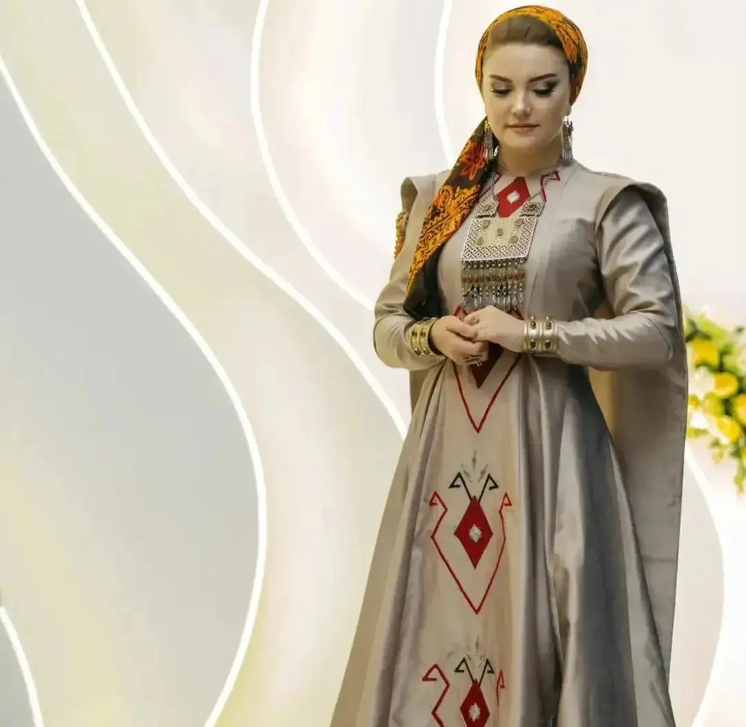 Türkmen fasonlar pombarh fasonlar Fasonlar 2025 fasonlar fason moda modalar Bezen bezen Türkmen fasonlar 2026 Türkmen fasonlar 2025 Türkmen fasonlar 2024 Türkmen fasonlar 2023 turkmenistan türkmenistan turkmen türkmen ashgabat  asgabat aşgabat balkan mary lebap dashoguz dasoguz daşoguz pombarh ponbarhat gulyupek gülýüpek stapel ştapel Gralan Çüýdeşen Abaýa Gadymy Krep Gurultaý 	Keteni Ýüpek Şifon Gipýur Lyon Welwet Atlas Kaşemir Streýç Suzana Ştapel Gülýüpek Pombarh Ýupka Gursakça Aksesuarlar Palto Penjek Okuw eşik Fata Sport eşik Uniforma Nakidka Öýme Şarf kompýuter ýaka ýaglyk Arenda köýnek 2nji el köýnek Taýyn köýnek Matalar Milli lybas milli lybaslar Toý köýnek Toý köýnekler toy koynek toy koynekler gundelik koynekler Gündelik	 
 köýnekler fata koynek Modern taze fason Eskiz koynektm turkmenkoynek türkmenkoynek fason moda moda fasonlar Iş eşik el iş	sada	ýakaly ýakasyz	keşdeli biserli	ýeňli giň nagyşly ýüregi açyk stoýka ýaka ýanly kombinasiýa 	zerli üsti aşak guşakly seçekli gysga ýeňli Şantu Toý köýnek el iş, ýakasyz, ýanly, ýeňli, giň, nagyşly 26-35 Kümüş tomus, guyz