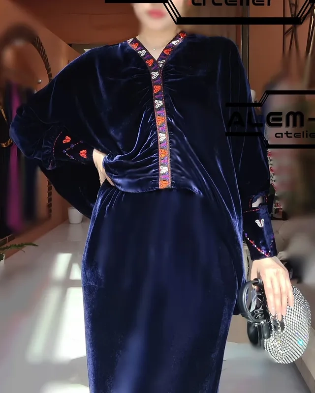 Türkmen fasonlar pombarh fasonlar Fasonlar 2025 fasonlar fason moda modalar Bezen bezen Türkmen fasonlar 2026 Türkmen fasonlar 2025 Türkmen fasonlar 2024 Türkmen fasonlar 2023 turkmenistan türkmenistan turkmen türkmen ashgabat  asgabat aşgabat balkan mary lebap dashoguz dasoguz daşoguz pombarh ponbarhat gulyupek gülýüpek stapel ştapel Gralan Çüýdeşen Abaýa Gadymy Krep Gurultaý 	Keteni Ýüpek Şifon Gipýur Lyon Welwet Atlas Kaşemir Streýç Suzana Ştapel Gülýüpek Pombarh Ýupka Gursakça Aksesuarlar Palto Penjek Okuw eşik Fata Sport eşik Uniforma Nakidka Öýme Şarf kompýuter ýaka ýaglyk Arenda köýnek 2nji el köýnek Taýyn köýnek Matalar Milli lybas milli lybaslar Toý köýnek Toý köýnekler toy koynek toy koynekler gundelik koynekler Gündelik	 
 köýnekler fata koynek Modern taze fason Eskiz koynektm turkmenkoynek türkmenkoynek fason moda moda fasonlar Iş eşik el iş	sada	ýakaly ýakasyz	keşdeli biserli	ýeňli giň nagyşly ýüregi açyk stoýka ýaka ýanly kombinasiýa 	zerli üsti aşak guşakly seçekli gysga ýeňli Panbarhat (Pombarh) Toý köýnek, Modern el iş, ýakasyz, ýeňli, giň, üsti aşak 17-25, 26-35 Gara, Goýy-gök yaz, tomus, guyz