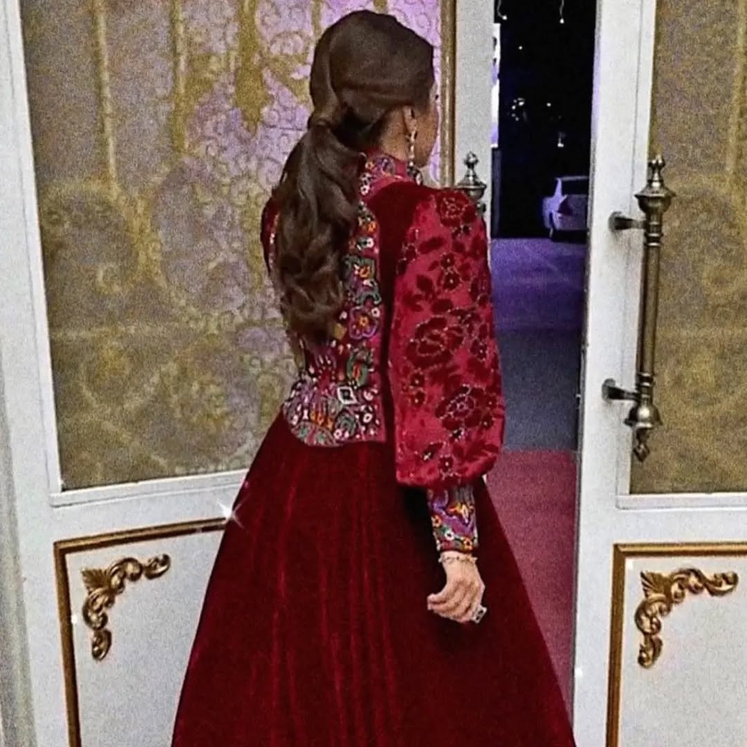 Türkmen fasonlar pombarh fasonlar Fasonlar 2025 fasonlar fason moda modalar Bezen bezen Türkmen fasonlar 2026 Türkmen fasonlar 2025 Türkmen fasonlar 2024 Türkmen fasonlar 2023 turkmenistan türkmenistan turkmen türkmen ashgabat  asgabat aşgabat balkan mary lebap dashoguz dasoguz daşoguz pombarh ponbarhat gulyupek gülýüpek stapel ştapel Gralan Çüýdeşen Abaýa Gadymy Krep Gurultaý 	Keteni Ýüpek Şifon Gipýur Lyon Welwet Atlas Kaşemir Streýç Suzana Ştapel Gülýüpek Pombarh Ýupka Gursakça Aksesuarlar Palto Penjek Okuw eşik Fata Sport eşik Uniforma Nakidka Öýme Şarf kompýuter ýaka ýaglyk Arenda köýnek 2nji el köýnek Taýyn köýnek Matalar Milli lybas milli lybaslar Toý köýnek Toý köýnekler toy koynek toy koynekler gundelik koynekler Gündelik	 
 köýnekler fata koynek Modern taze fason Eskiz koynektm turkmenkoynek türkmenkoynek fason moda moda fasonlar Iş eşik el iş	sada	ýakaly ýakasyz	keşdeli biserli	ýeňli giň nagyşly ýüregi açyk stoýka ýaka ýanly kombinasiýa 	zerli üsti aşak guşakly seçekli gysga ýeňli Uçurym köýnek  17-25 Gyzyl tomus