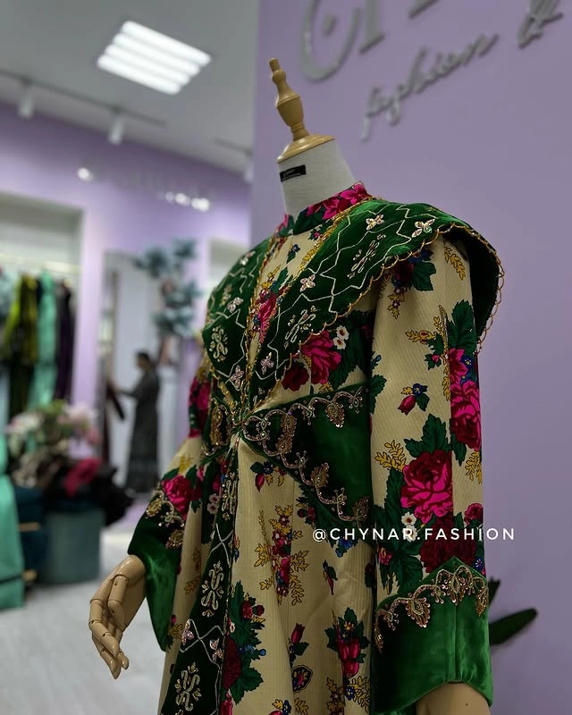 Türkmen fasonlar pombarh fasonlar Fasonlar 2025 fasonlar fason moda modalar Bezen bezen Türkmen fasonlar 2026 Türkmen fasonlar 2025 Türkmen fasonlar 2024 Türkmen fasonlar 2023 turkmenistan türkmenistan turkmen türkmen ashgabat  asgabat aşgabat balkan mary lebap dashoguz dasoguz daşoguz pombarh ponbarhat gulyupek gülýüpek stapel ştapel Gralan Çüýdeşen Abaýa Gadymy Krep Gurultaý 	Keteni Ýüpek Şifon Gipýur Lyon Welwet Atlas Kaşemir Streýç Suzana Ştapel Gülýüpek Pombarh Ýupka Gursakça Aksesuarlar Palto Penjek Okuw eşik Fata Sport eşik Uniforma Nakidka Öýme Şarf kompýuter ýaka ýaglyk Arenda köýnek 2nji el köýnek Taýyn köýnek Matalar Milli lybas milli lybaslar Toý köýnek Toý köýnekler toy koynek toy koynekler gundelik koynekler Gündelik	 
 köýnekler fata koynek Modern taze fason Eskiz koynektm turkmenkoynek türkmenkoynek fason moda moda fasonlar Iş eşik el iş	sada	ýakaly ýakasyz	keşdeli biserli	ýeňli giň nagyşly ýüregi açyk stoýka ýaka ýanly kombinasiýa 	zerli üsti aşak guşakly seçekli gysga ýeňli Ýüpek, Panbarhat (Pombarh) Toý köýnek el iş, ýakasyz, biserli, ýanly, ýeňli, giň, kombinasiýa 26-35 Bežewyý, Goýy-ýaşyl yaz, guyz, gysh