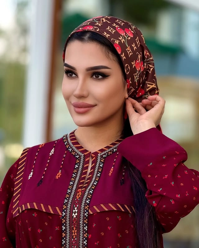 Türkmen fasonlar pombarh fasonlar Fasonlar 2025 fasonlar fason moda modalar Bezen bezen Türkmen fasonlar 2026 Türkmen fasonlar 2025 Türkmen fasonlar 2024 Türkmen fasonlar 2023 turkmenistan türkmenistan turkmen türkmen ashgabat  asgabat aşgabat balkan mary lebap dashoguz dasoguz daşoguz pombarh ponbarhat gulyupek gülýüpek stapel ştapel Gralan Çüýdeşen Abaýa Gadymy Krep Gurultaý 	Keteni Ýüpek Şifon Gipýur Lyon Welwet Atlas Kaşemir Streýç Suzana Ştapel Gülýüpek Pombarh Ýupka Gursakça Aksesuarlar Palto Penjek Okuw eşik Fata Sport eşik Uniforma Nakidka Öýme Şarf kompýuter ýaka ýaglyk Arenda köýnek 2nji el köýnek Taýyn köýnek Matalar Milli lybas milli lybaslar Toý köýnek Toý köýnekler toy koynek toy koynekler gundelik koynekler Gündelik	 
 köýnekler fata koynek Modern taze fason Eskiz koynektm turkmenkoynek türkmenkoynek fason moda moda fasonlar Iş eşik el iş	sada	ýakaly ýakasyz	keşdeli biserli	ýeňli giň nagyşly ýüregi açyk stoýka ýaka ýanly kombinasiýa 	zerli üsti aşak guşakly seçekli gysga ýeňli Goýy-gyzyl, #4B2C75