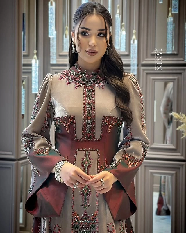 Türkmen fasonlar pombarh fasonlar Fasonlar 2025 fasonlar fason moda modalar Bezen bezen Türkmen fasonlar 2026 Türkmen fasonlar 2025 Türkmen fasonlar 2024 Türkmen fasonlar 2023 turkmenistan türkmenistan turkmen türkmen ashgabat  asgabat aşgabat balkan mary lebap dashoguz dasoguz daşoguz pombarh ponbarhat gulyupek gülýüpek stapel ştapel Gralan Çüýdeşen Abaýa Gadymy Krep Gurultaý 	Keteni Ýüpek Şifon Gipýur Lyon Welwet Atlas Kaşemir Streýç Suzana Ştapel Gülýüpek Pombarh Ýupka Gursakça Aksesuarlar Palto Penjek Okuw eşik Fata Sport eşik Uniforma Nakidka Öýme Şarf kompýuter ýaka ýaglyk Arenda köýnek 2nji el köýnek Taýyn köýnek Matalar Milli lybas milli lybaslar Toý köýnek Toý köýnekler toy koynek toy koynekler gundelik koynekler Gündelik	 
 köýnekler fata koynek Modern taze fason Eskiz koynektm turkmenkoynek türkmenkoynek fason moda moda fasonlar Iş eşik el iş	sada	ýakaly ýakasyz	keşdeli biserli	ýeňli giň nagyşly ýüregi açyk stoýka ýaka ýanly kombinasiýa 	zerli üsti aşak guşakly seçekli gysga ýeňli Toý köýnek el iş, keşdeli, ýakaly, biserli, ýeňli, kombinasiýa 17-25, 26-35 Bežewyý, Goýy-gyzyl