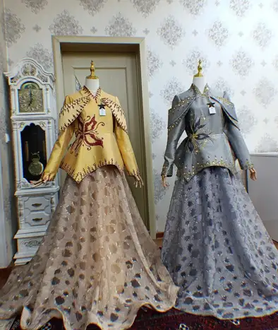 Türkmen fasonlar pombarh fasonlar Fasonlar 2025 fasonlar fason moda modalar Bezen bezen Türkmen fasonlar 2026 Türkmen fasonlar 2025 Türkmen fasonlar 2024 Türkmen fasonlar 2023 turkmenistan türkmenistan turkmen türkmen ashgabat  asgabat aşgabat balkan mary lebap dashoguz dasoguz daşoguz pombarh ponbarhat gulyupek gülýüpek stapel ştapel Gralan Çüýdeşen Abaýa Gadymy Krep Gurultaý 	Keteni Ýüpek Şifon Gipýur Lyon Welwet Atlas Kaşemir Streýç Suzana Ştapel Gülýüpek Pombarh Ýupka Gursakça Aksesuarlar Palto Penjek Okuw eşik Fata Sport eşik Uniforma Nakidka Öýme Şarf kompýuter ýaka ýaglyk Arenda köýnek 2nji el köýnek Taýyn köýnek Matalar Milli lybas milli lybaslar Toý köýnek Toý köýnekler toy koynek toy koynekler gundelik koynekler Gündelik	 
 köýnekler fata koynek Modern taze fason Eskiz koynektm turkmenkoynek türkmenkoynek fason moda moda fasonlar Iş eşik el iş	sada	ýakaly ýakasyz	keşdeli biserli	ýeňli giň nagyşly ýüregi açyk stoýka ýaka ýanly kombinasiýa 	zerli üsti aşak guşakly seçekli gysga ýeňli 