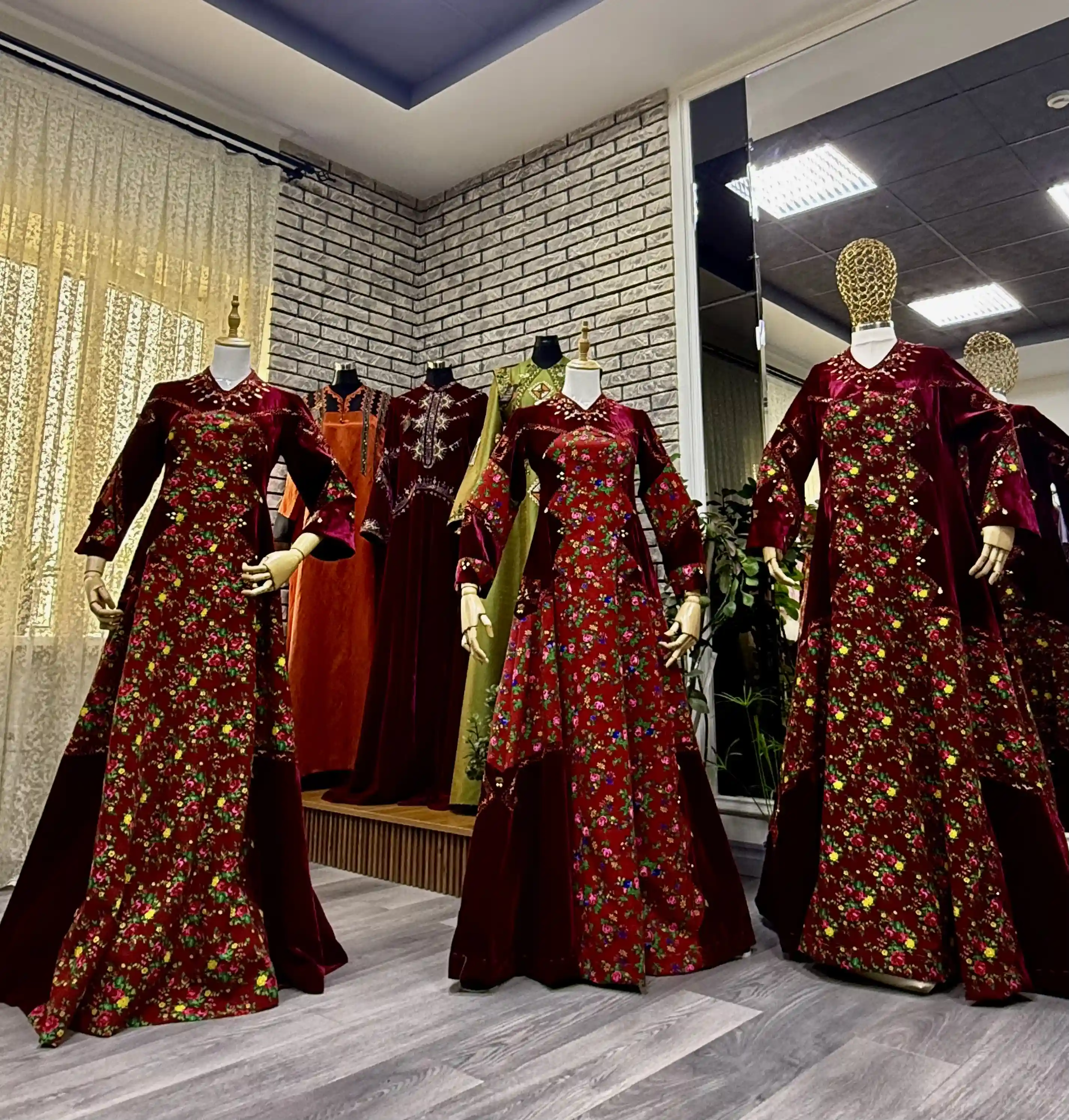 Türkmen fasonlar pombarh fasonlar Fasonlar 2025 fasonlar fason moda modalar Bezen bezen Türkmen fasonlar 2026 Türkmen fasonlar 2025 Türkmen fasonlar 2024 Türkmen fasonlar 2023 turkmenistan türkmenistan turkmen türkmen ashgabat  asgabat aşgabat balkan mary lebap dashoguz dasoguz daşoguz pombarh ponbarhat gulyupek gülýüpek stapel ştapel Gralan Çüýdeşen Abaýa Gadymy Krep Gurultaý 	Keteni Ýüpek Şifon Gipýur Lyon Welwet Atlas Kaşemir Streýç Suzana Ştapel Gülýüpek Pombarh Ýupka Gursakça Aksesuarlar Palto Penjek Okuw eşik Fata Sport eşik Uniforma Nakidka Öýme Şarf kompýuter ýaka ýaglyk Arenda köýnek 2nji el köýnek Taýyn köýnek Matalar Milli lybas milli lybaslar Toý köýnek Toý köýnekler toy koynek toy koynekler gundelik koynekler Gündelik	 
 köýnekler fata koynek Modern taze fason Eskiz koynektm turkmenkoynek türkmenkoynek fason moda moda fasonlar Iş eşik el iş	sada	ýakaly ýakasyz	keşdeli biserli	ýeňli giň nagyşly ýüregi açyk stoýka ýaka ýanly kombinasiýa 	zerli üsti aşak guşakly seçekli gysga ýeňli Panbarhat (Pombarh) Toý köýnek el iş, ýakasyz, ýeňli 17-25, 26-35 Goýy-gyzyl, Gyzyl guyz