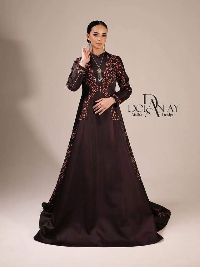 Türkmen fasonlar pombarh fasonlar Fasonlar 2025 fasonlar fason moda modalar Bezen bezen Türkmen fasonlar 2026 Türkmen fasonlar 2025 Türkmen fasonlar 2024 Türkmen fasonlar 2023 turkmenistan türkmenistan turkmen türkmen ashgabat  asgabat aşgabat balkan mary lebap dashoguz dasoguz daşoguz pombarh ponbarhat gulyupek gülýüpek stapel ştapel Gralan Çüýdeşen Abaýa Gadymy Krep Gurultaý 	Keteni Ýüpek Şifon Gipýur Lyon Welwet Atlas Kaşemir Streýç Suzana Ştapel Gülýüpek Pombarh Ýupka Gursakça Aksesuarlar Palto Penjek Okuw eşik Fata Sport eşik Uniforma Nakidka Öýme Şarf kompýuter ýaka ýaglyk Arenda köýnek 2nji el köýnek Taýyn köýnek Matalar Milli lybas milli lybaslar Toý köýnek Toý köýnekler toy koynek toy koynekler gundelik koynekler Gündelik	 
 köýnekler fata koynek Modern taze fason Eskiz koynektm turkmenkoynek türkmenkoynek fason moda moda fasonlar Iş eşik el iş	sada	ýakaly ýakasyz	keşdeli biserli	ýeňli giň nagyşly ýüregi açyk stoýka ýaka ýanly kombinasiýa 	zerli üsti aşak guşakly seçekli gysga ýeňli Toý köýnek, Milli lybas keşdeli, ýakasyz, ýeňli, giň, nagyşly 17-25, 26-35 Goýy-goňur yaz, tomus, guyz, gysh