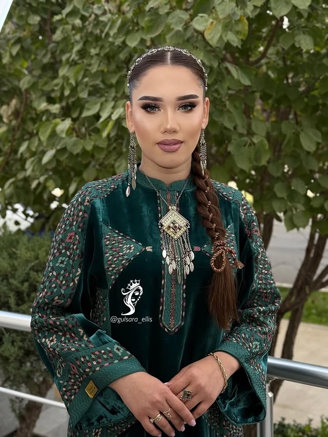 Türkmen fasonlar pombarh fasonlar Fasonlar 2025 fasonlar fason moda modalar Bezen bezen Türkmen fasonlar 2026 Türkmen fasonlar 2025 Türkmen fasonlar 2024 Türkmen fasonlar 2023 turkmenistan türkmenistan turkmen türkmen ashgabat  asgabat aşgabat balkan mary lebap dashoguz dasoguz daşoguz pombarh ponbarhat gulyupek gülýüpek stapel ştapel Gralan Çüýdeşen Abaýa Gadymy Krep Gurultaý 	Keteni Ýüpek Şifon Gipýur Lyon Welwet Atlas Kaşemir Streýç Suzana Ştapel Gülýüpek Pombarh Ýupka Gursakça Aksesuarlar Palto Penjek Okuw eşik Fata Sport eşik Uniforma Nakidka Öýme Şarf kompýuter ýaka ýaglyk Arenda köýnek 2nji el köýnek Taýyn köýnek Matalar Milli lybas milli lybaslar Toý köýnek Toý köýnekler toy koynek toy koynekler gundelik koynekler Gündelik	 
 köýnekler fata koynek Modern taze fason Eskiz koynektm turkmenkoynek türkmenkoynek fason moda moda fasonlar Iş eşik el iş	sada	ýakaly ýakasyz	keşdeli biserli	ýeňli giň nagyşly ýüregi açyk stoýka ýaka ýanly kombinasiýa 	zerli üsti aşak guşakly seçekli gysga ýeňli 