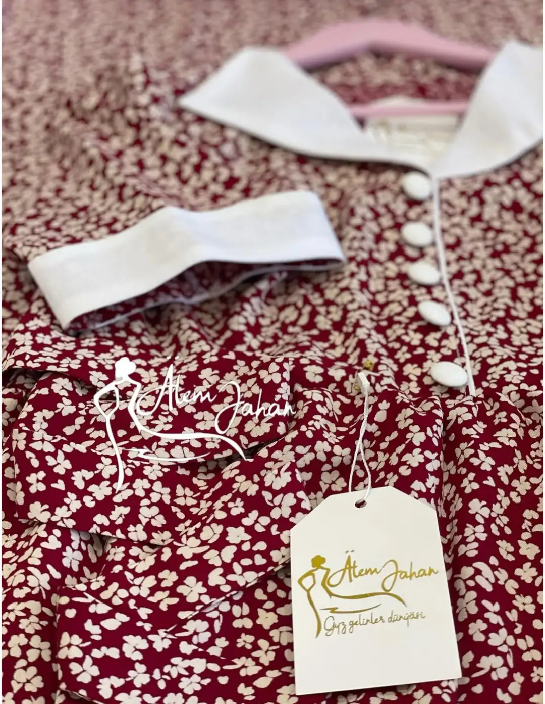 Türkmen fasonlar pombarh fasonlar Fasonlar 2025 fasonlar fason moda modalar Bezen bezen Türkmen fasonlar 2026 Türkmen fasonlar 2025 Türkmen fasonlar 2024 Türkmen fasonlar 2023 turkmenistan türkmenistan turkmen türkmen ashgabat  asgabat aşgabat balkan mary lebap dashoguz dasoguz daşoguz pombarh ponbarhat gulyupek gülýüpek stapel ştapel Gralan Çüýdeşen Abaýa Gadymy Krep Gurultaý 	Keteni Ýüpek Şifon Gipýur Lyon Welwet Atlas Kaşemir Streýç Suzana Ştapel Gülýüpek Pombarh Ýupka Gursakça Aksesuarlar Palto Penjek Okuw eşik Fata Sport eşik Uniforma Nakidka Öýme Şarf kompýuter ýaka ýaglyk Arenda köýnek 2nji el köýnek Taýyn köýnek Matalar Milli lybas milli lybaslar Toý köýnek Toý köýnekler toy koynek toy koynekler gundelik koynekler Gündelik	 
 köýnekler fata koynek Modern taze fason Eskiz koynektm turkmenkoynek türkmenkoynek fason moda moda fasonlar Iş eşik el iş	sada	ýakaly ýakasyz	keşdeli biserli	ýeňli giň nagyşly ýüregi açyk stoýka ýaka ýanly kombinasiýa 	zerli üsti aşak guşakly seçekli gysga ýeňli Ştapel Gündelik el iş, ýakasyz, gysga ýeňli, giň 17-25, 26-35 Gülgüne tomus