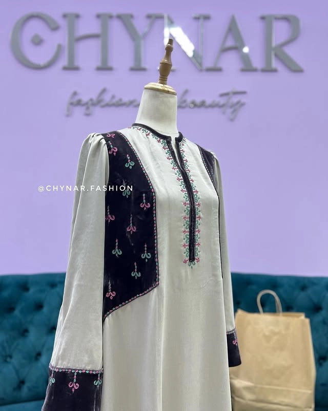 Türkmen fasonlar pombarh fasonlar Fasonlar 2025 fasonlar fason moda modalar Bezen bezen Türkmen fasonlar 2026 Türkmen fasonlar 2025 Türkmen fasonlar 2024 Türkmen fasonlar 2023 turkmenistan türkmenistan turkmen türkmen ashgabat  asgabat aşgabat balkan mary lebap dashoguz dasoguz daşoguz pombarh ponbarhat gulyupek gülýüpek stapel ştapel Gralan Çüýdeşen Abaýa Gadymy Krep Gurultaý 	Keteni Ýüpek Şifon Gipýur Lyon Welwet Atlas Kaşemir Streýç Suzana Ştapel Gülýüpek Pombarh Ýupka Gursakça Aksesuarlar Palto Penjek Okuw eşik Fata Sport eşik Uniforma Nakidka Öýme Şarf kompýuter ýaka ýaglyk Arenda köýnek 2nji el köýnek Taýyn köýnek Matalar Milli lybas milli lybaslar Toý köýnek Toý köýnekler toy koynek toy koynekler gundelik koynekler Gündelik	 
 köýnekler fata koynek Modern taze fason Eskiz koynektm turkmenkoynek türkmenkoynek fason moda moda fasonlar Iş eşik el iş	sada	ýakaly ýakasyz	keşdeli biserli	ýeňli giň nagyşly ýüregi açyk stoýka ýaka ýanly kombinasiýa 	zerli üsti aşak guşakly seçekli gysga ýeňli Ýüpek, Ştapel Gündelik el iş, keşdeli, sada, ýanly, ýeňli, kombinasiýa, nagyşly 17-25, 26-35 Ak, Mämişi, Goňur yaz, tomus, guyz