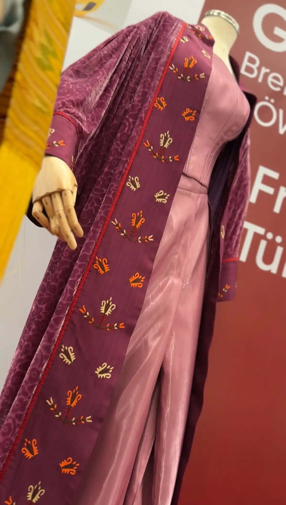 Türkmen fasonlar pombarh fasonlar Fasonlar 2025 fasonlar fason moda modalar Bezen bezen Türkmen fasonlar 2026 Türkmen fasonlar 2025 Türkmen fasonlar 2024 Türkmen fasonlar 2023 turkmenistan türkmenistan turkmen türkmen ashgabat  asgabat aşgabat balkan mary lebap dashoguz dasoguz daşoguz pombarh ponbarhat gulyupek gülýüpek stapel ştapel Gralan Çüýdeşen Abaýa Gadymy Krep Gurultaý 	Keteni Ýüpek Şifon Gipýur Lyon Welwet Atlas Kaşemir Streýç Suzana Ştapel Gülýüpek Pombarh Ýupka Gursakça Aksesuarlar Palto Penjek Okuw eşik Fata Sport eşik Uniforma Nakidka Öýme Şarf kompýuter ýaka ýaglyk Arenda köýnek 2nji el köýnek Taýyn köýnek Matalar Milli lybas milli lybaslar Toý köýnek Toý köýnekler toy koynek toy koynekler gundelik koynekler Gündelik	 
 köýnekler fata koynek Modern taze fason Eskiz koynektm turkmenkoynek türkmenkoynek fason moda moda fasonlar Iş eşik el iş	sada	ýakaly ýakasyz	keşdeli biserli	ýeňli giň nagyşly ýüregi açyk stoýka ýaka ýanly kombinasiýa 	zerli üsti aşak guşakly seçekli gysga ýeňli TürkmenTextile Expo 2025