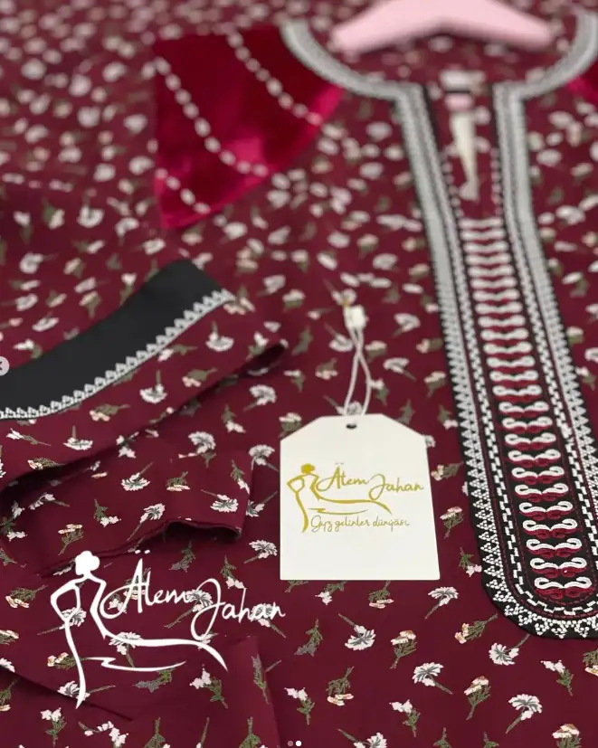 Türkmen fasonlar pombarh fasonlar Fasonlar 2025 fasonlar fason moda modalar Bezen bezen Türkmen fasonlar 2026 Türkmen fasonlar 2025 Türkmen fasonlar 2024 Türkmen fasonlar 2023 turkmenistan türkmenistan turkmen türkmen ashgabat  asgabat aşgabat balkan mary lebap dashoguz dasoguz daşoguz pombarh ponbarhat gulyupek gülýüpek stapel ştapel Gralan Çüýdeşen Abaýa Gadymy Krep Gurultaý 	Keteni Ýüpek Şifon Gipýur Lyon Welwet Atlas Kaşemir Streýç Suzana Ştapel Gülýüpek Pombarh Ýupka Gursakça Aksesuarlar Palto Penjek Okuw eşik Fata Sport eşik Uniforma Nakidka Öýme Şarf kompýuter ýaka ýaglyk Arenda köýnek 2nji el köýnek Taýyn köýnek Matalar Milli lybas milli lybaslar Toý köýnek Toý köýnekler toy koynek toy koynekler gundelik koynekler Gündelik	 
 köýnekler fata koynek Modern taze fason Eskiz koynektm turkmenkoynek türkmenkoynek fason moda moda fasonlar Iş eşik el iş	sada	ýakaly ýakasyz	keşdeli biserli	ýeňli giň nagyşly ýüregi açyk stoýka ýaka ýanly kombinasiýa 	zerli üsti aşak guşakly seçekli gysga ýeňli Ştapel Gündelik ýakaly, ýeňli, giň 17-25, 26-35 Goýy-gyzyl yaz, tomus, guyz Taýyn köýnek