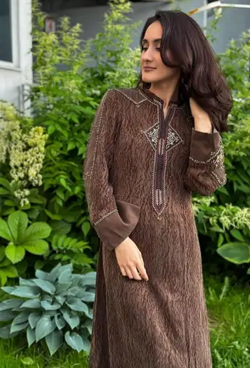 Türkmen fasonlar pombarh fasonlar Fasonlar 2025 fasonlar fason moda modalar Bezen bezen Türkmen fasonlar 2026 Türkmen fasonlar 2025 Türkmen fasonlar 2024 Türkmen fasonlar 2023 turkmenistan türkmenistan turkmen türkmen ashgabat  asgabat aşgabat balkan mary lebap dashoguz dasoguz daşoguz pombarh ponbarhat gulyupek gülýüpek stapel ştapel Gralan Çüýdeşen Abaýa Gadymy Krep Gurultaý 	Keteni Ýüpek Şifon Gipýur Lyon Welwet Atlas Kaşemir Streýç Suzana Ştapel Gülýüpek Pombarh Ýupka Gursakça Aksesuarlar Palto Penjek Okuw eşik Fata Sport eşik Uniforma Nakidka Öýme Şarf kompýuter ýaka ýaglyk Arenda köýnek 2nji el köýnek Taýyn köýnek Matalar Milli lybas milli lybaslar Toý köýnek Toý köýnekler toy koynek toy koynekler gundelik koynekler Gündelik	 
 köýnekler fata koynek Modern taze fason Eskiz koynektm turkmenkoynek türkmenkoynek fason moda moda fasonlar Iş eşik el iş	sada	ýakaly ýakasyz	keşdeli biserli	ýeňli giň nagyşly ýüregi açyk stoýka ýaka ýanly kombinasiýa 	zerli üsti aşak guşakly seçekli gysga ýeňli Gülýüpek Gündelik el iş, ýakaly, ýeňli, giň 26-35 Goňur yaz, tomus, guyz