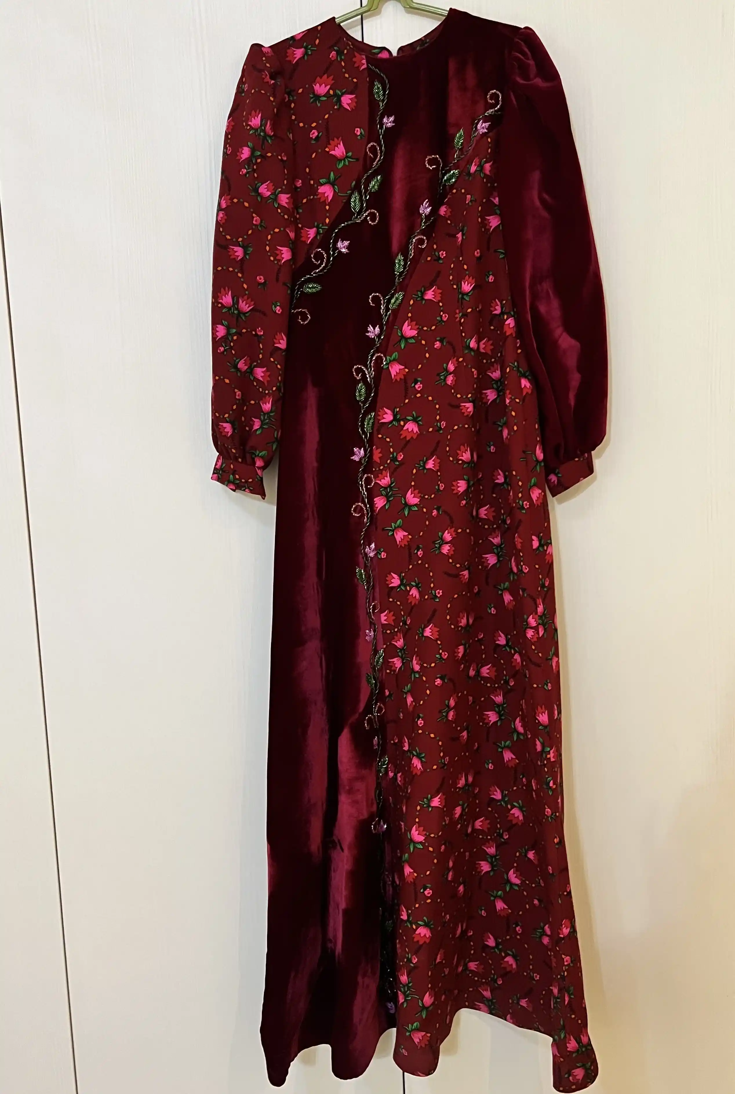 Türkmen fasonlar pombarh fasonlar Fasonlar 2025 fasonlar fason moda modalar Bezen bezen Türkmen fasonlar 2026 Türkmen fasonlar 2025 Türkmen fasonlar 2024 Türkmen fasonlar 2023 turkmenistan türkmenistan turkmen türkmen ashgabat  asgabat aşgabat balkan mary lebap dashoguz dasoguz daşoguz pombarh ponbarhat gulyupek gülýüpek stapel ştapel Gralan Çüýdeşen Abaýa Gadymy Krep Gurultaý 	Keteni Ýüpek Şifon Gipýur Lyon Welwet Atlas Kaşemir Streýç Suzana Ştapel Gülýüpek Pombarh Ýupka Gursakça Aksesuarlar Palto Penjek Okuw eşik Fata Sport eşik Uniforma Nakidka Öýme Şarf kompýuter ýaka ýaglyk Arenda köýnek 2nji el köýnek Taýyn köýnek Matalar Milli lybas milli lybaslar Toý köýnek Toý köýnekler toy koynek toy koynekler gundelik koynekler Gündelik	 
 köýnekler fata koynek Modern taze fason Eskiz koynektm turkmenkoynek türkmenkoynek fason moda moda fasonlar Iş eşik el iş	sada	ýakaly ýakasyz	keşdeli biserli	ýeňli giň nagyşly ýüregi açyk stoýka ýaka ýanly kombinasiýa 	zerli üsti aşak guşakly seçekli gysga ýeňli Gurultaý, Panbarhat (Pombarh) Toý köýnek el iş, ýakasyz, biserli, ýeňli, giň, kombinasiýa, nagyşly 17-25, 26-35 Goýy-gyzyl yaz, tomus, guyz, gysh 2nji el