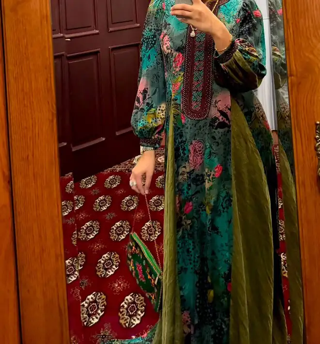 Türkmen fasonlar pombarh fasonlar Fasonlar 2025 fasonlar fason moda modalar Bezen bezen Türkmen fasonlar 2026 Türkmen fasonlar 2025 Türkmen fasonlar 2024 Türkmen fasonlar 2023 turkmenistan türkmenistan turkmen türkmen ashgabat  asgabat aşgabat balkan mary lebap dashoguz dasoguz daşoguz pombarh ponbarhat gulyupek gülýüpek stapel ştapel Gralan Çüýdeşen Abaýa Gadymy Krep Gurultaý 	Keteni Ýüpek Şifon Gipýur Lyon Welwet Atlas Kaşemir Streýç Suzana Ştapel Gülýüpek Pombarh Ýupka Gursakça Aksesuarlar Palto Penjek Okuw eşik Fata Sport eşik Uniforma Nakidka Öýme Şarf kompýuter ýaka ýaglyk Arenda köýnek 2nji el köýnek Taýyn köýnek Matalar Milli lybas milli lybaslar Toý köýnek Toý köýnekler toy koynek toy koynekler gundelik koynekler Gündelik	 
 köýnekler fata koynek Modern taze fason Eskiz koynektm turkmenkoynek türkmenkoynek fason moda moda fasonlar Iş eşik el iş	sada	ýakaly ýakasyz	keşdeli biserli	ýeňli giň nagyşly ýüregi açyk stoýka ýaka ýanly kombinasiýa 	zerli üsti aşak guşakly seçekli gysga ýeňli Gülýüpek Gündelik ýakaly, ýeňli, giň 17-25, 26-35 Haki, Goýy-ýaşyl yaz, tomus, guyz, gysh 2nji el