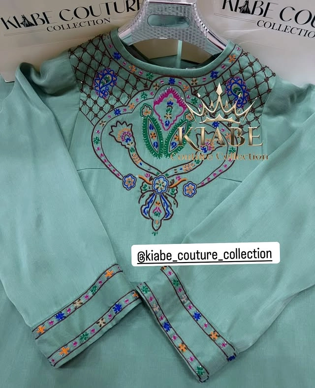 Türkmen fasonlar pombarh fasonlar Fasonlar 2025 fasonlar fason moda modalar Bezen bezen Türkmen fasonlar 2026 Türkmen fasonlar 2025 Türkmen fasonlar 2024 Türkmen fasonlar 2023 turkmenistan türkmenistan turkmen türkmen ashgabat  asgabat aşgabat balkan mary lebap dashoguz dasoguz daşoguz pombarh ponbarhat gulyupek gülýüpek stapel ştapel Gralan Çüýdeşen Abaýa Gadymy Krep Gurultaý 	Keteni Ýüpek Şifon Gipýur Lyon Welwet Atlas Kaşemir Streýç Suzana Ştapel Gülýüpek Pombarh Ýupka Gursakça Aksesuarlar Palto Penjek Okuw eşik Fata Sport eşik Uniforma Nakidka Öýme Şarf kompýuter ýaka ýaglyk Arenda köýnek 2nji el köýnek Taýyn köýnek Matalar Milli lybas milli lybaslar Toý köýnek Toý köýnekler toy koynek toy koynekler gundelik koynekler Gündelik	 
 köýnekler fata koynek Modern taze fason Eskiz koynektm turkmenkoynek türkmenkoynek fason moda moda fasonlar Iş eşik el iş	sada	ýakaly ýakasyz	keşdeli biserli	ýeňli giň nagyşly ýüregi açyk stoýka ýaka ýanly kombinasiýa 	zerli üsti aşak guşakly seçekli gysga ýeňli Gülýüpek Gündelik el iş, keşdeli, ýakasyz, ýeňli, giň 17-25, 26-35, 35+ Gök, Ýaşyl yaz, tomus, guyz, gysh