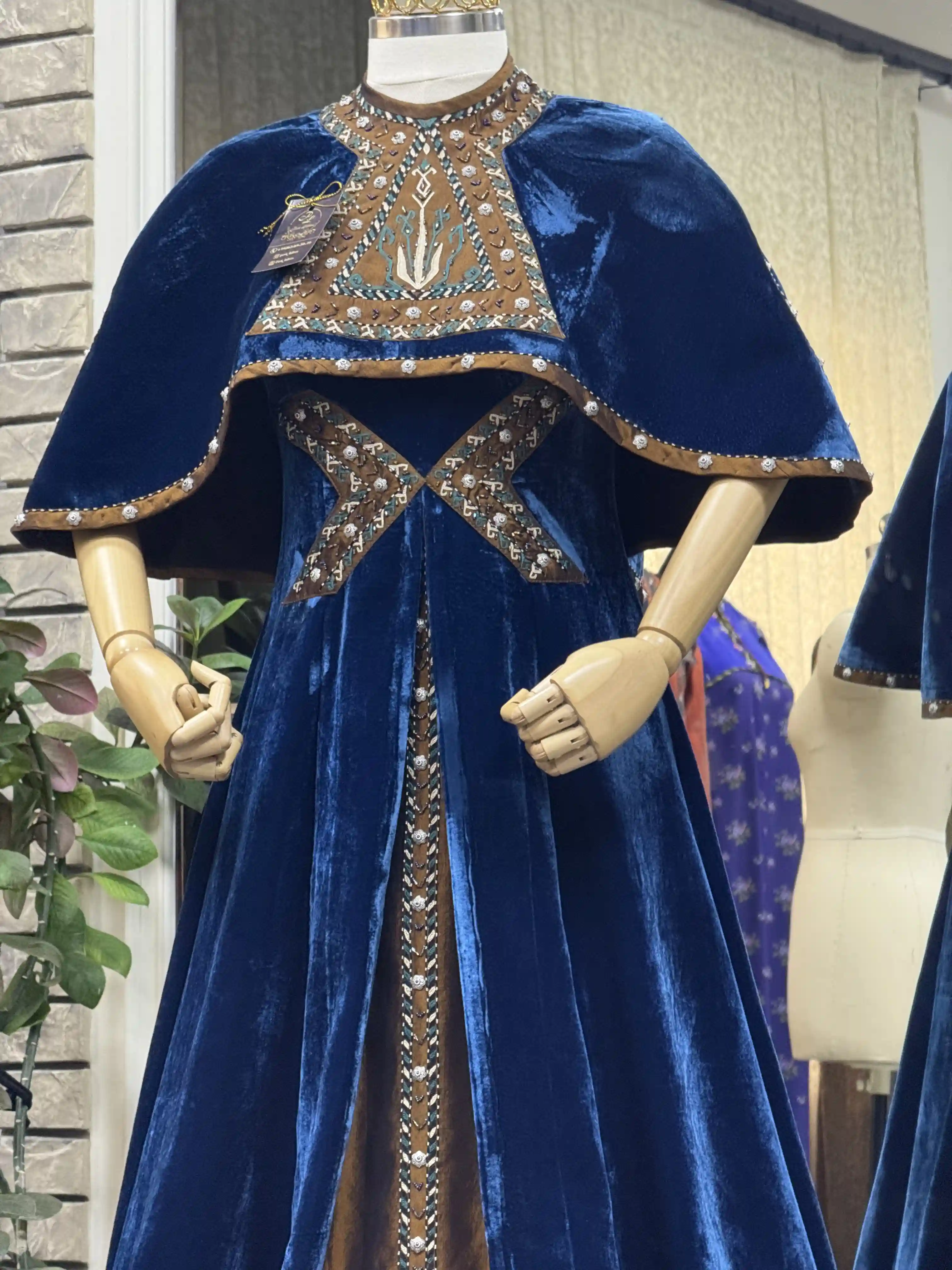 Türkmen fasonlar pombarh fasonlar Fasonlar 2025 fasonlar fason moda modalar Bezen bezen Türkmen fasonlar 2026 Türkmen fasonlar 2025 Türkmen fasonlar 2024 Türkmen fasonlar 2023 turkmenistan türkmenistan turkmen türkmen ashgabat  asgabat aşgabat balkan mary lebap dashoguz dasoguz daşoguz pombarh ponbarhat gulyupek gülýüpek stapel ştapel Gralan Çüýdeşen Abaýa Gadymy Krep Gurultaý 	Keteni Ýüpek Şifon Gipýur Lyon Welwet Atlas Kaşemir Streýç Suzana Ştapel Gülýüpek Pombarh Ýupka Gursakça Aksesuarlar Palto Penjek Okuw eşik Fata Sport eşik Uniforma Nakidka Öýme Şarf kompýuter ýaka ýaglyk Arenda köýnek 2nji el köýnek Taýyn köýnek Matalar Milli lybas milli lybaslar Toý köýnek Toý köýnekler toy koynek toy koynekler gundelik koynekler Gündelik	 
 köýnekler fata koynek Modern taze fason Eskiz koynektm turkmenkoynek türkmenkoynek fason moda moda fasonlar Iş eşik el iş	sada	ýakaly ýakasyz	keşdeli biserli	ýeňli giň nagyşly ýüregi açyk stoýka ýaka ýanly kombinasiýa 	zerli üsti aşak guşakly seçekli gysga ýeňli Panbarhat (Pombarh) Toý köýnek, Modern el iş, keşdeli, ýakaly, gysga ýeňli, nagyşly 17-25, 26-35, 35+ Goýy-gök guyz