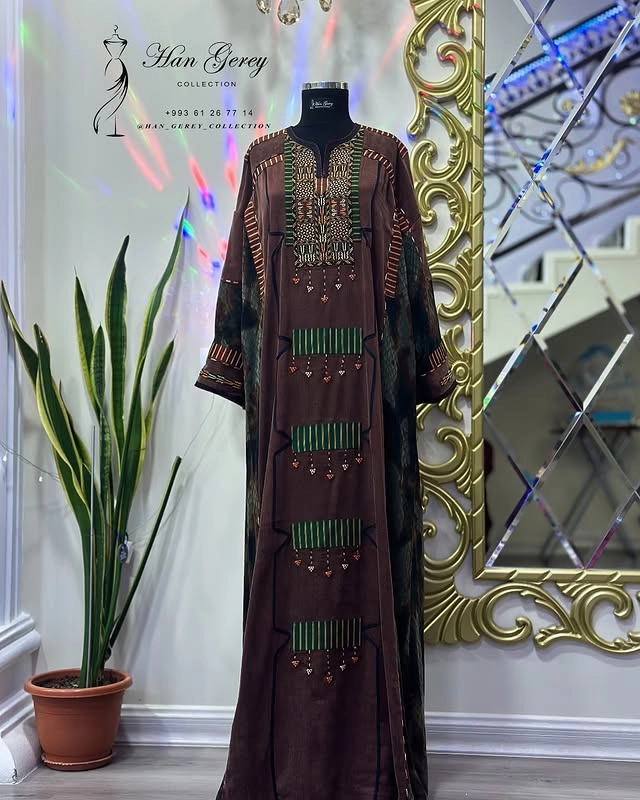 Türkmen fasonlar pombarh fasonlar Fasonlar 2025 fasonlar fason moda modalar Bezen bezen Türkmen fasonlar 2026 Türkmen fasonlar 2025 Türkmen fasonlar 2024 Türkmen fasonlar 2023 turkmenistan türkmenistan turkmen türkmen ashgabat  asgabat aşgabat balkan mary lebap dashoguz dasoguz daşoguz pombarh ponbarhat gulyupek gülýüpek stapel ştapel Gralan Çüýdeşen Abaýa Gadymy Krep Gurultaý 	Keteni Ýüpek Şifon Gipýur Lyon Welwet Atlas Kaşemir Streýç Suzana Ştapel Gülýüpek Pombarh Ýupka Gursakça Aksesuarlar Palto Penjek Okuw eşik Fata Sport eşik Uniforma Nakidka Öýme Şarf kompýuter ýaka ýaglyk Arenda köýnek 2nji el köýnek Taýyn köýnek Matalar Milli lybas milli lybaslar Toý köýnek Toý köýnekler toy koynek toy koynekler gundelik koynekler Gündelik	 
 köýnekler fata koynek Modern taze fason Eskiz koynektm turkmenkoynek türkmenkoynek fason moda moda fasonlar Iş eşik el iş	sada	ýakaly ýakasyz	keşdeli biserli	ýeňli giň nagyşly ýüregi açyk stoýka ýaka ýanly kombinasiýa 	zerli üsti aşak guşakly seçekli gysga ýeňli Gülýüpek Toý köýnek, Milli lybas el iş, ýakaly, ýeňli, giň, nagyşly 26-35, 35+ Haki, Goňur yaz, tomus, guyz