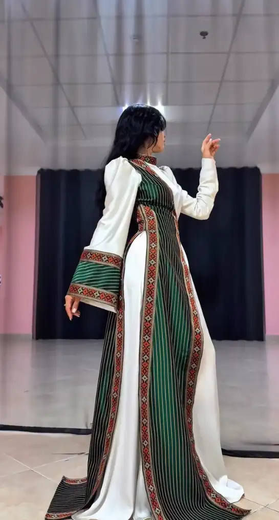 Türkmen fasonlar pombarh fasonlar Fasonlar 2025 fasonlar fason moda modalar Bezen bezen Türkmen fasonlar 2026 Türkmen fasonlar 2025 Türkmen fasonlar 2024 Türkmen fasonlar 2023 turkmenistan türkmenistan turkmen türkmen ashgabat  asgabat aşgabat balkan mary lebap dashoguz dasoguz daşoguz pombarh ponbarhat gulyupek gülýüpek stapel ştapel Gralan Çüýdeşen Abaýa Gadymy Krep Gurultaý 	Keteni Ýüpek Şifon Gipýur Lyon Welwet Atlas Kaşemir Streýç Suzana Ştapel Gülýüpek Pombarh Ýupka Gursakça Aksesuarlar Palto Penjek Okuw eşik Fata Sport eşik Uniforma Nakidka Öýme Şarf kompýuter ýaka ýaglyk Arenda köýnek 2nji el köýnek Taýyn köýnek Matalar Milli lybas milli lybaslar Toý köýnek Toý köýnekler toy koynek toy koynekler gundelik koynekler Gündelik	 
 köýnekler fata koynek Modern taze fason Eskiz koynektm turkmenkoynek türkmenkoynek fason moda moda fasonlar Iş eşik el iş	sada	ýakaly ýakasyz	keşdeli biserli	ýeňli giň nagyşly ýüregi açyk stoýka ýaka ýanly kombinasiýa 	zerli üsti aşak guşakly seçekli gysga ýeňli Keteni Modern ýakasyz, ýeňli, giň, kombinasiýa, nagyşly 17-25, 26-35 Ak, Goýy-ýaşyl yaz, tomus, guyz, gysh