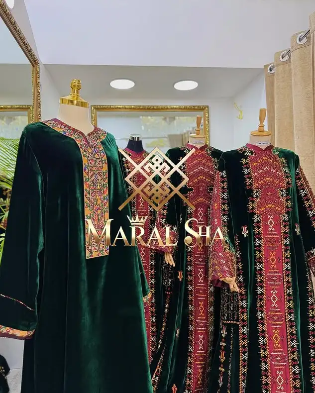 Türkmen fasonlar pombarh fasonlar Fasonlar 2025 fasonlar fason moda modalar Bezen bezen Türkmen fasonlar 2026 Türkmen fasonlar 2025 Türkmen fasonlar 2024 Türkmen fasonlar 2023 turkmenistan türkmenistan turkmen türkmen ashgabat  asgabat aşgabat balkan mary lebap dashoguz dasoguz daşoguz pombarh ponbarhat gulyupek gülýüpek stapel ştapel Gralan Çüýdeşen Abaýa Gadymy Krep Gurultaý 	Keteni Ýüpek Şifon Gipýur Lyon Welwet Atlas Kaşemir Streýç Suzana Ştapel Gülýüpek Pombarh Ýupka Gursakça Aksesuarlar Palto Penjek Okuw eşik Fata Sport eşik Uniforma Nakidka Öýme Şarf kompýuter ýaka ýaglyk Arenda köýnek 2nji el köýnek Taýyn köýnek Matalar Milli lybas milli lybaslar Toý köýnek Toý köýnekler toy koynek toy koynekler gundelik koynekler Gündelik	 
 köýnekler fata koynek Modern taze fason Eskiz koynektm turkmenkoynek türkmenkoynek fason moda moda fasonlar Iş eşik el iş	sada	ýakaly ýakasyz	keşdeli biserli	ýeňli giň nagyşly ýüregi açyk stoýka ýaka ýanly kombinasiýa 	zerli üsti aşak guşakly seçekli gysga ýeňli Panbarhat (Pombarh) Toý köýnek el iş, keşdeli, ýakaly, ýanly, ýeňli, giň, nagyşly 17-25, 26-35, 35+ Goýy-ýaşyl yaz, guyz, gysh