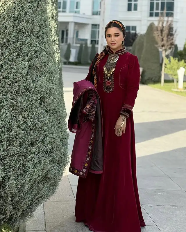 Türkmen fasonlar pombarh fasonlar Fasonlar 2025 fasonlar fason moda modalar Bezen bezen Türkmen fasonlar 2026 Türkmen fasonlar 2025 Türkmen fasonlar 2024 Türkmen fasonlar 2023 turkmenistan türkmenistan turkmen türkmen ashgabat  asgabat aşgabat balkan mary lebap dashoguz dasoguz daşoguz pombarh ponbarhat gulyupek gülýüpek stapel ştapel Gralan Çüýdeşen Abaýa Gadymy Krep Gurultaý 	Keteni Ýüpek Şifon Gipýur Lyon Welwet Atlas Kaşemir Streýç Suzana Ştapel Gülýüpek Pombarh Ýupka Gursakça Aksesuarlar Palto Penjek Okuw eşik Fata Sport eşik Uniforma Nakidka Öýme Şarf kompýuter ýaka ýaglyk Arenda köýnek 2nji el köýnek Taýyn köýnek Matalar Milli lybas milli lybaslar Toý köýnek Toý köýnekler toy koynek toy koynekler gundelik koynekler Gündelik	 
 köýnekler fata koynek Modern taze fason Eskiz koynektm turkmenkoynek türkmenkoynek fason moda moda fasonlar Iş eşik el iş	sada	ýakaly ýakasyz	keşdeli biserli	ýeňli giň nagyşly ýüregi açyk stoýka ýaka ýanly kombinasiýa 	zerli üsti aşak guşakly seçekli gysga ýeňli Panbarhat (Pombarh) Toý köýnek, Milli lybas el iş, keşdeli, ýakaly, ýanly, ýeňli, giň, nagyşly 26-35 Goýy-gyzyl