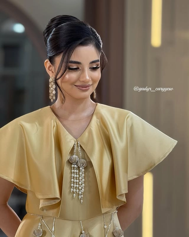 Türkmen fasonlar pombarh fasonlar Fasonlar 2025 fasonlar fason moda modalar Bezen bezen Türkmen fasonlar 2026 Türkmen fasonlar 2025 Türkmen fasonlar 2024 Türkmen fasonlar 2023 turkmenistan türkmenistan turkmen türkmen ashgabat  asgabat aşgabat balkan mary lebap dashoguz dasoguz daşoguz pombarh ponbarhat gulyupek gülýüpek stapel ştapel Gralan Çüýdeşen Abaýa Gadymy Krep Gurultaý 	Keteni Ýüpek Şifon Gipýur Lyon Welwet Atlas Kaşemir Streýç Suzana Ştapel Gülýüpek Pombarh Ýupka Gursakça Aksesuarlar Palto Penjek Okuw eşik Fata Sport eşik Uniforma Nakidka Öýme Şarf kompýuter ýaka ýaglyk Arenda köýnek 2nji el köýnek Taýyn köýnek Matalar Milli lybas milli lybaslar Toý köýnek Toý köýnekler toy koynek toy koynekler gundelik koynekler Gündelik	 
 köýnekler fata koynek Modern taze fason Eskiz koynektm turkmenkoynek türkmenkoynek fason moda moda fasonlar Iş eşik el iş	sada	ýakaly ýakasyz	keşdeli biserli	ýeňli giň nagyşly ýüregi açyk stoýka ýaka ýanly kombinasiýa 	zerli üsti aşak guşakly seçekli gysga ýeňli Lyon Toý köýnek, Modern ýakasyz, ýeňli, giň 17-25, 26-35 Altyn yaz, tomus, guyz