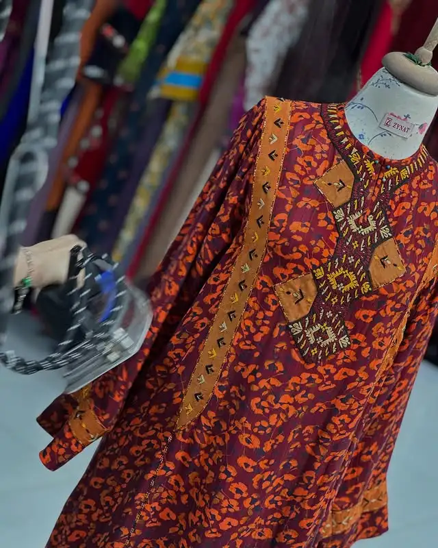 Türkmen fasonlar pombarh fasonlar Fasonlar 2025 fasonlar fason moda modalar Bezen bezen Türkmen fasonlar 2026 Türkmen fasonlar 2025 Türkmen fasonlar 2024 Türkmen fasonlar 2023 turkmenistan türkmenistan turkmen türkmen ashgabat  asgabat aşgabat balkan mary lebap dashoguz dasoguz daşoguz pombarh ponbarhat gulyupek gülýüpek stapel ştapel Gralan Çüýdeşen Abaýa Gadymy Krep Gurultaý 	Keteni Ýüpek Şifon Gipýur Lyon Welwet Atlas Kaşemir Streýç Suzana Ştapel Gülýüpek Pombarh Ýupka Gursakça Aksesuarlar Palto Penjek Okuw eşik Fata Sport eşik Uniforma Nakidka Öýme Şarf kompýuter ýaka ýaglyk Arenda köýnek 2nji el köýnek Taýyn köýnek Matalar Milli lybas milli lybaslar Toý köýnek Toý köýnekler toy koynek toy koynekler gundelik koynekler Gündelik	 
 köýnekler fata koynek Modern taze fason Eskiz koynektm turkmenkoynek türkmenkoynek fason moda moda fasonlar Iş eşik el iş	sada	ýakaly ýakasyz	keşdeli biserli	ýeňli giň nagyşly ýüregi açyk stoýka ýaka ýanly kombinasiýa 	zerli üsti aşak guşakly seçekli gysga ýeňli Gülýüpek, Suzana, Ýüpek Gündelik el iş, keşdeli, ýakaly, ýeňli, giň, nagyşly 17-25, 26-35, 35+ Gyzyl, Mämişi, Goňur yaz, tomus