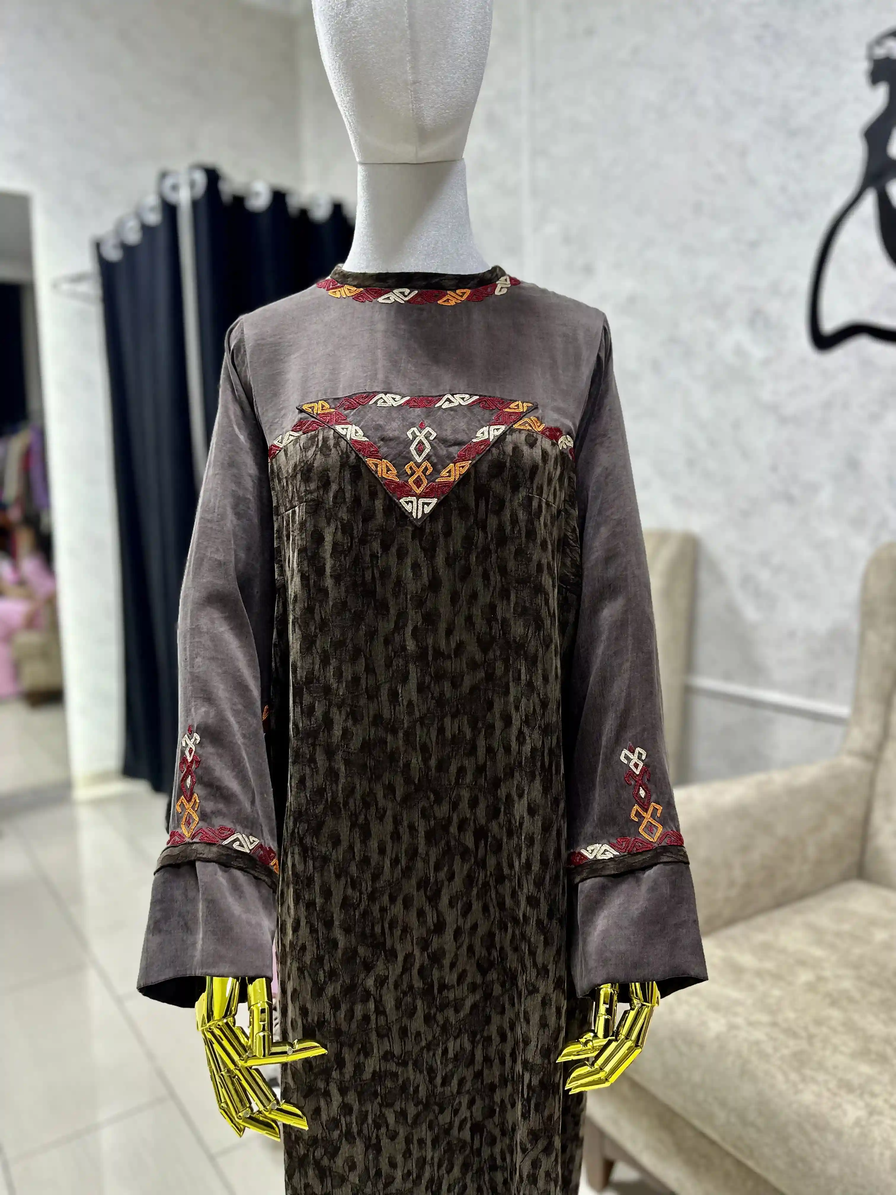 Türkmen fasonlar pombarh fasonlar Fasonlar 2025 fasonlar fason moda modalar Bezen bezen Türkmen fasonlar 2026 Türkmen fasonlar 2025 Türkmen fasonlar 2024 Türkmen fasonlar 2023 turkmenistan türkmenistan turkmen türkmen ashgabat  asgabat aşgabat balkan mary lebap dashoguz dasoguz daşoguz pombarh ponbarhat gulyupek gülýüpek stapel ştapel Gralan Çüýdeşen Abaýa Gadymy Krep Gurultaý 	Keteni Ýüpek Şifon Gipýur Lyon Welwet Atlas Kaşemir Streýç Suzana Ştapel Gülýüpek Pombarh Ýupka Gursakça Aksesuarlar Palto Penjek Okuw eşik Fata Sport eşik Uniforma Nakidka Öýme Şarf kompýuter ýaka ýaglyk Arenda köýnek 2nji el köýnek Taýyn köýnek Matalar Milli lybas milli lybaslar Toý köýnek Toý köýnekler toy koynek toy koynekler gundelik koynekler Gündelik	 
 köýnekler fata koynek Modern taze fason Eskiz koynektm turkmenkoynek türkmenkoynek fason moda moda fasonlar Iş eşik el iş	sada	ýakaly ýakasyz	keşdeli biserli	ýeňli giň nagyşly ýüregi açyk stoýka ýaka ýanly kombinasiýa 	zerli üsti aşak guşakly seçekli gysga ýeňli Gülýüpek    Goýy-goňur