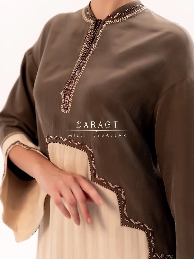 Türkmen fasonlar pombarh fasonlar Fasonlar 2025 fasonlar fason moda modalar Bezen bezen Türkmen fasonlar 2026 Türkmen fasonlar 2025 Türkmen fasonlar 2024 Türkmen fasonlar 2023 turkmenistan türkmenistan turkmen türkmen ashgabat  asgabat aşgabat balkan mary lebap dashoguz dasoguz daşoguz pombarh ponbarhat gulyupek gülýüpek stapel ştapel Gralan Çüýdeşen Abaýa Gadymy Krep Gurultaý 	Keteni Ýüpek Şifon Gipýur Lyon Welwet Atlas Kaşemir Streýç Suzana Ştapel Gülýüpek Pombarh Ýupka Gursakça Aksesuarlar Palto Penjek Okuw eşik Fata Sport eşik Uniforma Nakidka Öýme Şarf kompýuter ýaka ýaglyk Arenda köýnek 2nji el köýnek Taýyn köýnek Matalar Milli lybas milli lybaslar Toý köýnek Toý köýnekler toy koynek toy koynekler gundelik koynekler Gündelik	 
 köýnekler fata koynek Modern taze fason Eskiz koynektm turkmenkoynek türkmenkoynek fason moda moda fasonlar Iş eşik el iş	sada	ýakaly ýakasyz	keşdeli biserli	ýeňli giň nagyşly ýüregi açyk stoýka ýaka ýanly kombinasiýa 	zerli üsti aşak guşakly seçekli gysga ýeňli Gülýüpek Gündelik, Milli lybas el iş, keşdeli, ýakaly, ýeňli, gysga ýeňli, giň, nagyşly 17-25, 26-35 Bežewyý, Ýaşyl, Wizon yaz, tomus, guyz