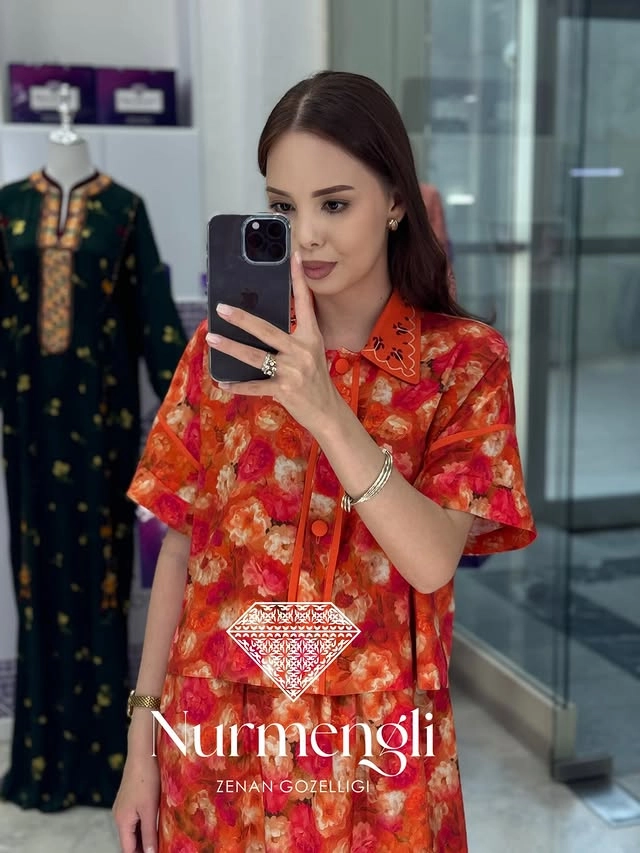 Türkmen fasonlar pombarh fasonlar Fasonlar 2025 fasonlar fason moda modalar Bezen bezen Türkmen fasonlar 2026 Türkmen fasonlar 2025 Türkmen fasonlar 2024 Türkmen fasonlar 2023 turkmenistan türkmenistan turkmen türkmen ashgabat  asgabat aşgabat balkan mary lebap dashoguz dasoguz daşoguz pombarh ponbarhat gulyupek gülýüpek stapel ştapel Gralan Çüýdeşen Abaýa Gadymy Krep Gurultaý 	Keteni Ýüpek Şifon Gipýur Lyon Welwet Atlas Kaşemir Streýç Suzana Ştapel Gülýüpek Pombarh Ýupka Gursakça Aksesuarlar Palto Penjek Okuw eşik Fata Sport eşik Uniforma Nakidka Öýme Şarf kompýuter ýaka ýaglyk Arenda köýnek 2nji el köýnek Taýyn köýnek Matalar Milli lybas milli lybaslar Toý köýnek Toý köýnekler toy koynek toy koynekler gundelik koynekler Gündelik	 
 köýnekler fata koynek Modern taze fason Eskiz koynektm turkmenkoynek türkmenkoynek fason moda moda fasonlar Iş eşik el iş	sada	ýakaly ýakasyz	keşdeli biserli	ýeňli giň nagyşly ýüregi açyk stoýka ýaka ýanly kombinasiýa 	zerli üsti aşak guşakly seçekli gysga ýeňli Gündelik sada, ýakasyz, gysga ýeňli, giň, üsti aşak 12-16, 17-25, 26-35 Gyzyl tomus