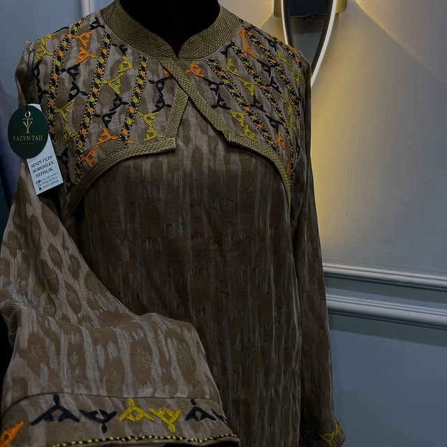 Türkmen fasonlar pombarh fasonlar Fasonlar 2025 fasonlar fason moda modalar Bezen bezen Türkmen fasonlar 2026 Türkmen fasonlar 2025 Türkmen fasonlar 2024 Türkmen fasonlar 2023 turkmenistan türkmenistan turkmen türkmen ashgabat  asgabat aşgabat balkan mary lebap dashoguz dasoguz daşoguz pombarh ponbarhat gulyupek gülýüpek stapel ştapel Gralan Çüýdeşen Abaýa Gadymy Krep Gurultaý 	Keteni Ýüpek Şifon Gipýur Lyon Welwet Atlas Kaşemir Streýç Suzana Ştapel Gülýüpek Pombarh Ýupka Gursakça Aksesuarlar Palto Penjek Okuw eşik Fata Sport eşik Uniforma Nakidka Öýme Şarf kompýuter ýaka ýaglyk Arenda köýnek 2nji el köýnek Taýyn köýnek Matalar Milli lybas milli lybaslar Toý köýnek Toý köýnekler toy koynek toy koynekler gundelik koynekler Gündelik	 
 köýnekler fata koynek Modern taze fason Eskiz koynektm turkmenkoynek türkmenkoynek fason moda moda fasonlar Iş eşik el iş	sada	ýakaly ýakasyz	keşdeli biserli	ýeňli giň nagyşly ýüregi açyk stoýka ýaka ýanly kombinasiýa 	zerli üsti aşak guşakly seçekli gysga ýeňli 