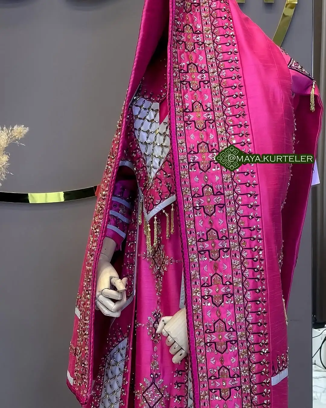 Türkmen fasonlar pombarh fasonlar Fasonlar 2025 fasonlar fason moda modalar Bezen bezen Türkmen fasonlar 2026 Türkmen fasonlar 2025 Türkmen fasonlar 2024 Türkmen fasonlar 2023 turkmenistan türkmenistan turkmen türkmen ashgabat  asgabat aşgabat balkan mary lebap dashoguz dasoguz daşoguz pombarh ponbarhat gulyupek gülýüpek stapel ştapel Gralan Çüýdeşen Abaýa Gadymy Krep Gurultaý 	Keteni Ýüpek Şifon Gipýur Lyon Welwet Atlas Kaşemir Streýç Suzana Ştapel Gülýüpek Pombarh Ýupka Gursakça Aksesuarlar Palto Penjek Okuw eşik Fata Sport eşik Uniforma Nakidka Öýme Şarf kompýuter ýaka ýaglyk Arenda köýnek 2nji el köýnek Taýyn köýnek Matalar Milli lybas milli lybaslar Toý köýnek Toý köýnekler toy koynek toy koynekler gundelik koynekler Gündelik	 
 köýnekler fata koynek Modern taze fason Eskiz koynektm turkmenkoynek türkmenkoynek fason moda moda fasonlar Iş eşik el iş	sada	ýakaly ýakasyz	keşdeli biserli	ýeňli giň nagyşly ýüregi açyk stoýka ýaka ýanly kombinasiýa 	zerli üsti aşak guşakly seçekli gysga ýeňli Keteni Milli lybas el iş, keşdeli, ýakaly, ýeňli, nagyşly, seçekli 17-25, 26-35 Goýy-gyzyl