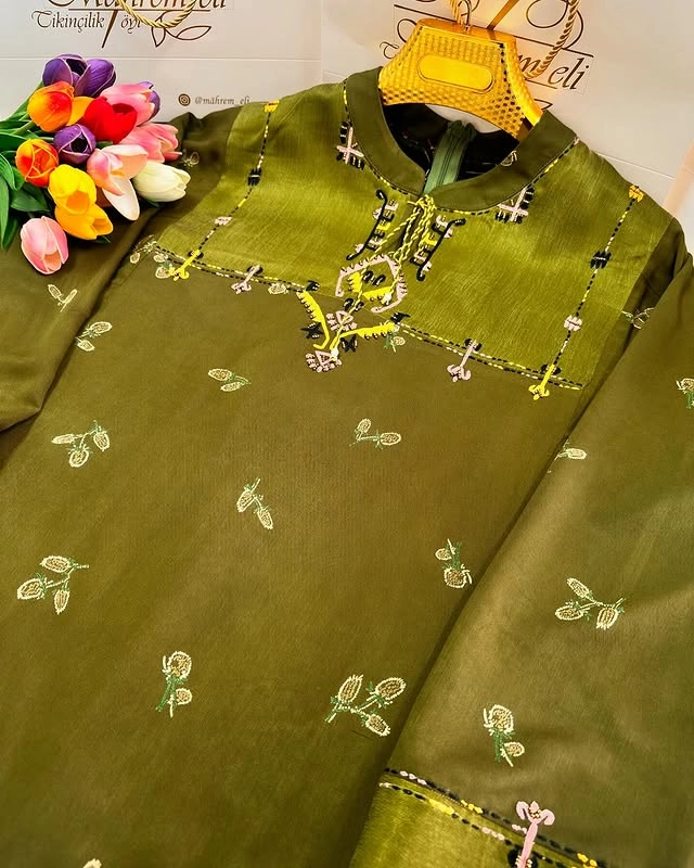 Türkmen fasonlar pombarh fasonlar Fasonlar 2025 fasonlar fason moda modalar Bezen bezen Türkmen fasonlar 2026 Türkmen fasonlar 2025 Türkmen fasonlar 2024 Türkmen fasonlar 2023 turkmenistan türkmenistan turkmen türkmen ashgabat  asgabat aşgabat balkan mary lebap dashoguz dasoguz daşoguz pombarh ponbarhat gulyupek gülýüpek stapel ştapel Gralan Çüýdeşen Abaýa Gadymy Krep Gurultaý 	Keteni Ýüpek Şifon Gipýur Lyon Welwet Atlas Kaşemir Streýç Suzana Ştapel Gülýüpek Pombarh Ýupka Gursakça Aksesuarlar Palto Penjek Okuw eşik Fata Sport eşik Uniforma Nakidka Öýme Şarf kompýuter ýaka ýaglyk Arenda köýnek 2nji el köýnek Taýyn köýnek Matalar Milli lybas milli lybaslar Toý köýnek Toý köýnekler toy koynek toy koynekler gundelik koynekler Gündelik	 
 köýnekler fata koynek Modern taze fason Eskiz koynektm turkmenkoynek türkmenkoynek fason moda moda fasonlar Iş eşik el iş	sada	ýakaly ýakasyz	keşdeli biserli	ýeňli giň nagyşly ýüregi açyk stoýka ýaka ýanly kombinasiýa 	zerli üsti aşak guşakly seçekli gysga ýeňli Ştapel Gündelik el iş, sada, ýakaly, ýeňli, giň, nagyşly 26-35, 35+ Haki, Gara, Goýy-gyzyl, Gyzyl, Goýy-gök, Altyn tomus, guyz