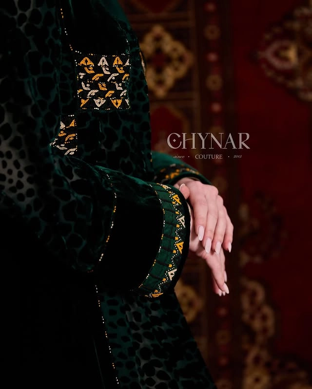 Türkmen fasonlar pombarh fasonlar Fasonlar 2025 fasonlar fason moda modalar Bezen bezen Türkmen fasonlar 2026 Türkmen fasonlar 2025 Türkmen fasonlar 2024 Türkmen fasonlar 2023 turkmenistan türkmenistan turkmen türkmen ashgabat  asgabat aşgabat balkan mary lebap dashoguz dasoguz daşoguz pombarh ponbarhat gulyupek gülýüpek stapel ştapel Gralan Çüýdeşen Abaýa Gadymy Krep Gurultaý 	Keteni Ýüpek Şifon Gipýur Lyon Welwet Atlas Kaşemir Streýç Suzana Ştapel Gülýüpek Pombarh Ýupka Gursakça Aksesuarlar Palto Penjek Okuw eşik Fata Sport eşik Uniforma Nakidka Öýme Şarf kompýuter ýaka ýaglyk Arenda köýnek 2nji el köýnek Taýyn köýnek Matalar Milli lybas milli lybaslar Toý köýnek Toý köýnekler toy koynek toy koynekler gundelik koynekler Gündelik	 
 köýnekler fata koynek Modern taze fason Eskiz koynektm turkmenkoynek türkmenkoynek fason moda moda fasonlar Iş eşik el iş	sada	ýakaly ýakasyz	keşdeli biserli	ýeňli giň nagyşly ýüregi açyk stoýka ýaka ýanly kombinasiýa 	zerli üsti aşak guşakly seçekli gysga ýeňli Panbarhat (Pombarh) Toý köýnek el iş, keşdeli, ýakaly, ýanly, ýeňli, giň, nagyşly 26-35 Goýy-ýaşyl yaz, guyz