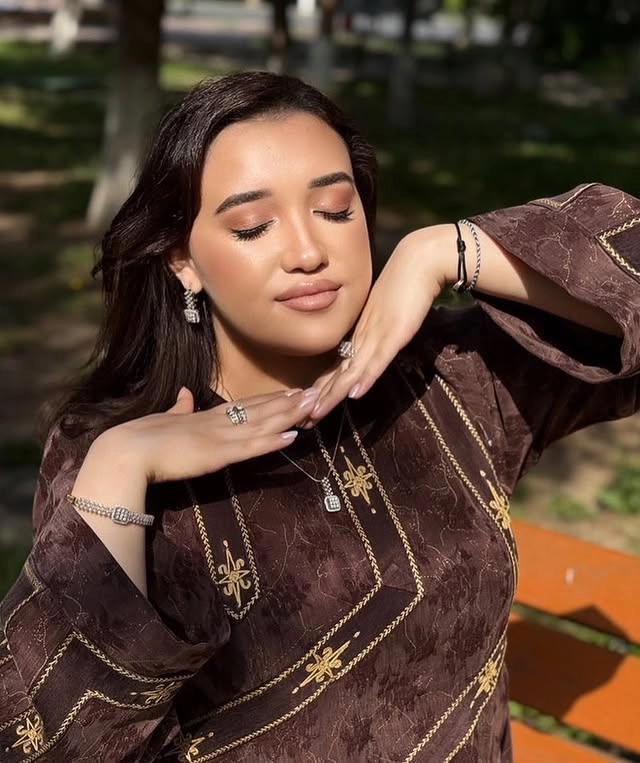 Türkmen fasonlar pombarh fasonlar Fasonlar 2025 fasonlar fason moda modalar Bezen bezen Türkmen fasonlar 2026 Türkmen fasonlar 2025 Türkmen fasonlar 2024 Türkmen fasonlar 2023 turkmenistan türkmenistan turkmen türkmen ashgabat  asgabat aşgabat balkan mary lebap dashoguz dasoguz daşoguz pombarh ponbarhat gulyupek gülýüpek stapel ştapel Gralan Çüýdeşen Abaýa Gadymy Krep Gurultaý 	Keteni Ýüpek Şifon Gipýur Lyon Welwet Atlas Kaşemir Streýç Suzana Ştapel Gülýüpek Pombarh Ýupka Gursakça Aksesuarlar Palto Penjek Okuw eşik Fata Sport eşik Uniforma Nakidka Öýme Şarf kompýuter ýaka ýaglyk Arenda köýnek 2nji el köýnek Taýyn köýnek Matalar Milli lybas milli lybaslar Toý köýnek Toý köýnekler toy koynek toy koynekler gundelik koynekler Gündelik	 
 köýnekler fata koynek Modern taze fason Eskiz koynektm turkmenkoynek türkmenkoynek fason moda moda fasonlar Iş eşik el iş	sada	ýakaly ýakasyz	keşdeli biserli	ýeňli giň nagyşly ýüregi açyk stoýka ýaka ýanly kombinasiýa 	zerli üsti aşak guşakly seçekli gysga ýeňli Gündelik ýakasyz, ýeňli, giň 17-25, 26-35 Goýy-goňur yaz, tomus, guyz