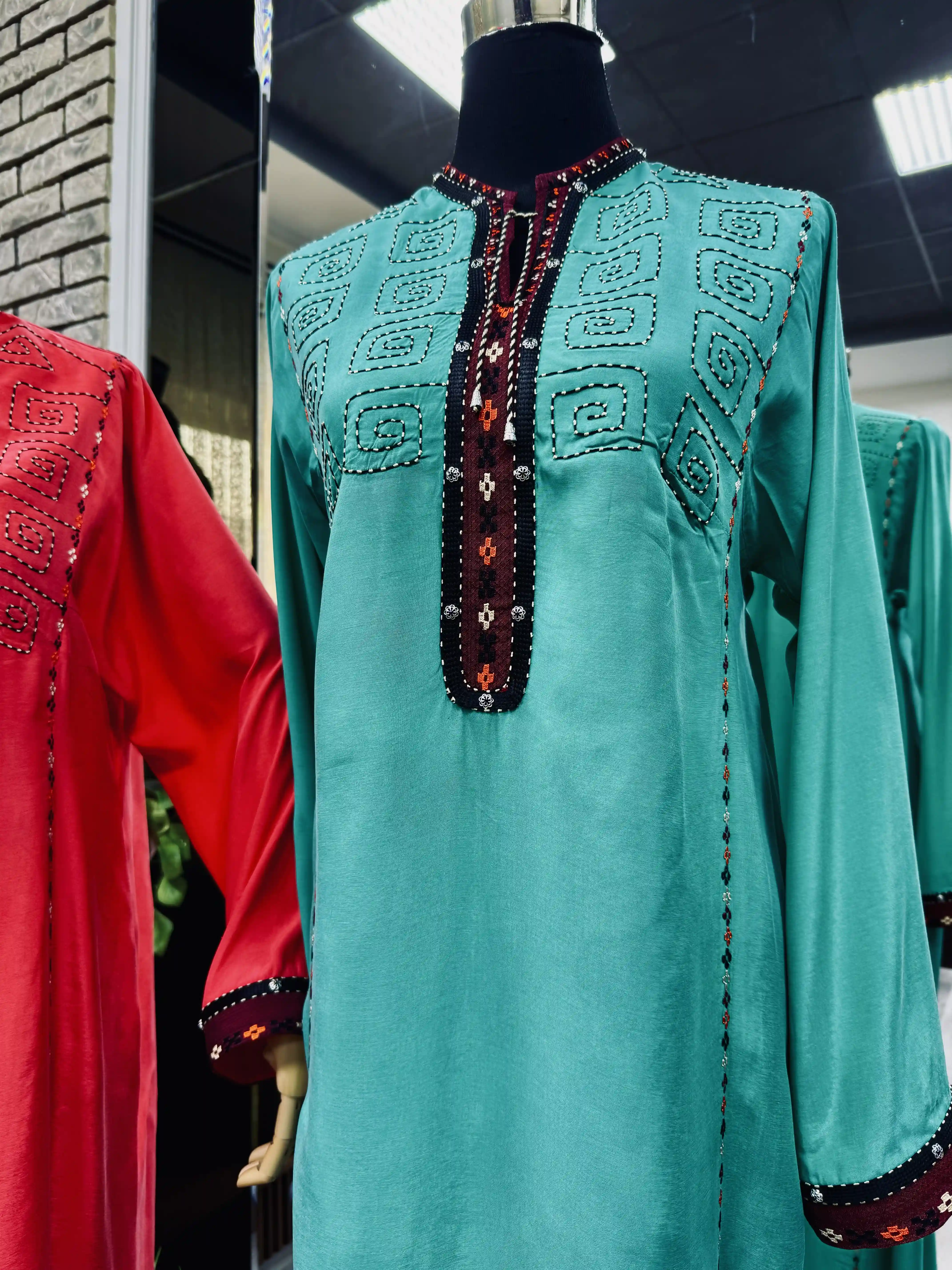 Türkmen fasonlar pombarh fasonlar Fasonlar 2025 fasonlar fason moda modalar Bezen bezen Türkmen fasonlar 2026 Türkmen fasonlar 2025 Türkmen fasonlar 2024 Türkmen fasonlar 2023 turkmenistan türkmenistan turkmen türkmen ashgabat  asgabat aşgabat balkan mary lebap dashoguz dasoguz daşoguz pombarh ponbarhat gulyupek gülýüpek stapel ştapel Gralan Çüýdeşen Abaýa Gadymy Krep Gurultaý 	Keteni Ýüpek Şifon Gipýur Lyon Welwet Atlas Kaşemir Streýç Suzana Ştapel Gülýüpek Pombarh Ýupka Gursakça Aksesuarlar Palto Penjek Okuw eşik Fata Sport eşik Uniforma Nakidka Öýme Şarf kompýuter ýaka ýaglyk Arenda köýnek 2nji el köýnek Taýyn köýnek Matalar Milli lybas milli lybaslar Toý köýnek Toý köýnekler toy koynek toy koynekler gundelik koynekler Gündelik	 
 köýnekler fata koynek Modern taze fason Eskiz koynektm turkmenkoynek türkmenkoynek fason moda moda fasonlar Iş eşik el iş	sada	ýakaly ýakasyz	keşdeli biserli	ýeňli giň nagyşly ýüregi açyk stoýka ýaka ýanly kombinasiýa 	zerli üsti aşak guşakly seçekli gysga ýeňli Toý köýnek, Gündelik el iş, sada, ýakaly, ýeňli 12-16, 17-25, 26-35 Gök, Gyzyl guyz