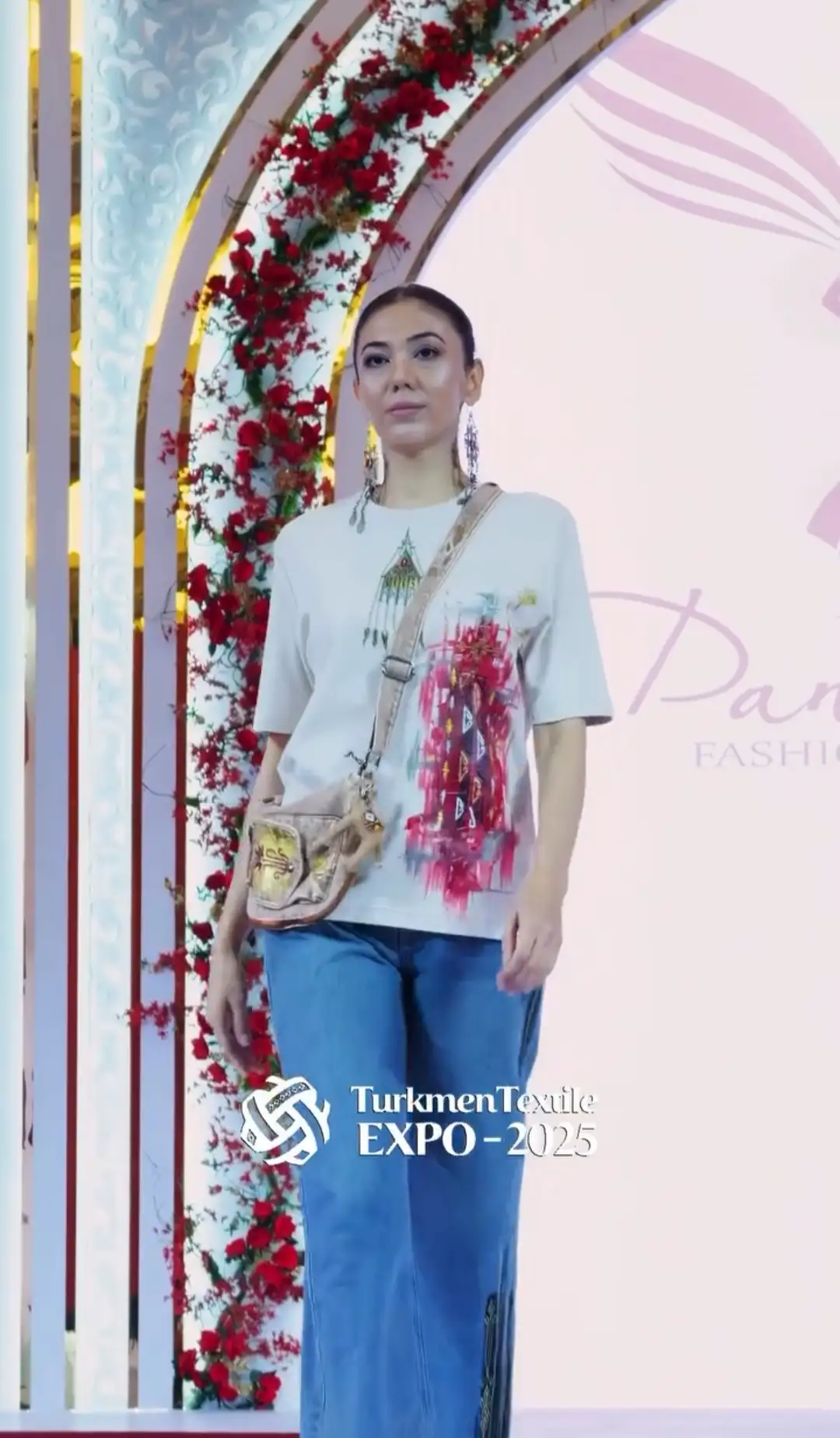 Türkmen fasonlar pombarh fasonlar Fasonlar 2025 fasonlar fason moda modalar Bezen bezen Türkmen fasonlar 2026 Türkmen fasonlar 2025 Türkmen fasonlar 2024 Türkmen fasonlar 2023 turkmenistan türkmenistan turkmen türkmen ashgabat  asgabat aşgabat balkan mary lebap dashoguz dasoguz daşoguz pombarh ponbarhat gulyupek gülýüpek stapel ştapel Gralan Çüýdeşen Abaýa Gadymy Krep Gurultaý 	Keteni Ýüpek Şifon Gipýur Lyon Welwet Atlas Kaşemir Streýç Suzana Ştapel Gülýüpek Pombarh Ýupka Gursakça Aksesuarlar Palto Penjek Okuw eşik Fata Sport eşik Uniforma Nakidka Öýme Şarf kompýuter ýaka ýaglyk Arenda köýnek 2nji el köýnek Taýyn köýnek Matalar Milli lybas milli lybaslar Toý köýnek Toý köýnekler toy koynek toy koynekler gundelik koynekler Gündelik	 
 köýnekler fata koynek Modern taze fason Eskiz koynektm turkmenkoynek türkmenkoynek fason moda moda fasonlar Iş eşik el iş	sada	ýakaly ýakasyz	keşdeli biserli	ýeňli giň nagyşly ýüregi açyk stoýka ýaka ýanly kombinasiýa 	zerli üsti aşak guşakly seçekli gysga ýeňli Modern TürkmenTextile Expo 2025 17-25, 26-35 Ak, Goýy-gök tomus, guyz