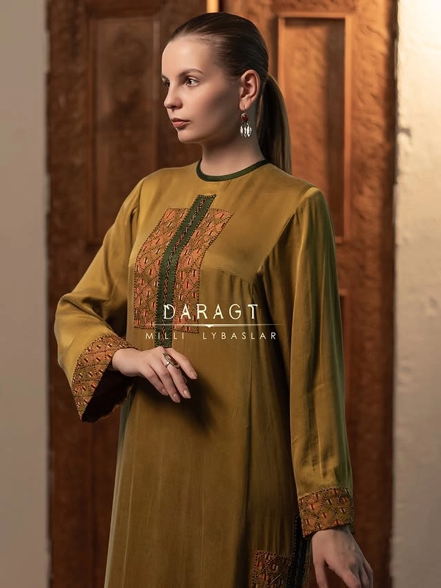 Türkmen fasonlar pombarh fasonlar Fasonlar 2025 fasonlar fason moda modalar Bezen bezen Türkmen fasonlar 2026 Türkmen fasonlar 2025 Türkmen fasonlar 2024 Türkmen fasonlar 2023 turkmenistan türkmenistan turkmen türkmen ashgabat  asgabat aşgabat balkan mary lebap dashoguz dasoguz daşoguz pombarh ponbarhat gulyupek gülýüpek stapel ştapel Gralan Çüýdeşen Abaýa Gadymy Krep Gurultaý 	Keteni Ýüpek Şifon Gipýur Lyon Welwet Atlas Kaşemir Streýç Suzana Ştapel Gülýüpek Pombarh Ýupka Gursakça Aksesuarlar Palto Penjek Okuw eşik Fata Sport eşik Uniforma Nakidka Öýme Şarf kompýuter ýaka ýaglyk Arenda köýnek 2nji el köýnek Taýyn köýnek Matalar Milli lybas milli lybaslar Toý köýnek Toý köýnekler toy koynek toy koynekler gundelik koynekler Gündelik	 
 köýnekler fata koynek Modern taze fason Eskiz koynektm turkmenkoynek türkmenkoynek fason moda moda fasonlar Iş eşik el iş	sada	ýakaly ýakasyz	keşdeli biserli	ýeňli giň nagyşly ýüregi açyk stoýka ýaka ýanly kombinasiýa 	zerli üsti aşak guşakly seçekli gysga ýeňli Gülýüpek Gündelik, Milli lybas el iş, keşdeli, ýakaly, ýeňli, giň, nagyşly 17-25, 26-35 Goňur, Goýy-goňur, Goýy-çal, Altyn yaz, tomus, guyz