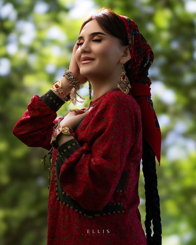 Türkmen fasonlar pombarh fasonlar Fasonlar 2025 fasonlar fason moda modalar Bezen bezen Türkmen fasonlar 2026 Türkmen fasonlar 2025 Türkmen fasonlar 2024 Türkmen fasonlar 2023 turkmenistan türkmenistan turkmen türkmen ashgabat  asgabat aşgabat balkan mary lebap dashoguz dasoguz daşoguz pombarh ponbarhat gulyupek gülýüpek stapel ştapel Gralan Çüýdeşen Abaýa Gadymy Krep Gurultaý 	Keteni Ýüpek Şifon Gipýur Lyon Welwet Atlas Kaşemir Streýç Suzana Ştapel Gülýüpek Pombarh Ýupka Gursakça Aksesuarlar Palto Penjek Okuw eşik Fata Sport eşik Uniforma Nakidka Öýme Şarf kompýuter ýaka ýaglyk Arenda köýnek 2nji el köýnek Taýyn köýnek Matalar Milli lybas milli lybaslar Toý köýnek Toý köýnekler toy koynek toy koynekler gundelik koynekler Gündelik	 
 köýnekler fata koynek Modern taze fason Eskiz koynektm turkmenkoynek türkmenkoynek fason moda moda fasonlar Iş eşik el iş	sada	ýakaly ýakasyz	keşdeli biserli	ýeňli giň nagyşly ýüregi açyk stoýka ýaka ýanly kombinasiýa 	zerli üsti aşak guşakly seçekli gysga ýeňli Ştapel, Gülýüpek Toý köýnek el iş, keşdeli, ýakaly, ýeňli, giň 17-25, 26-35 Goýy-gyzyl yaz, tomus, guyz