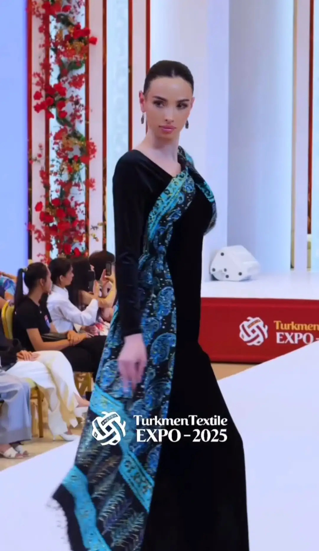 Türkmen fasonlar pombarh fasonlar Fasonlar 2025 fasonlar fason moda modalar Bezen bezen Türkmen fasonlar 2026 Türkmen fasonlar 2025 Türkmen fasonlar 2024 Türkmen fasonlar 2023 turkmenistan türkmenistan turkmen türkmen ashgabat  asgabat aşgabat balkan mary lebap dashoguz dasoguz daşoguz pombarh ponbarhat gulyupek gülýüpek stapel ştapel Gralan Çüýdeşen Abaýa Gadymy Krep Gurultaý 	Keteni Ýüpek Şifon Gipýur Lyon Welwet Atlas Kaşemir Streýç Suzana Ştapel Gülýüpek Pombarh Ýupka Gursakça Aksesuarlar Palto Penjek Okuw eşik Fata Sport eşik Uniforma Nakidka Öýme Şarf kompýuter ýaka ýaglyk Arenda köýnek 2nji el köýnek Taýyn köýnek Matalar Milli lybas milli lybaslar Toý köýnek Toý köýnekler toy koynek toy koynekler gundelik koynekler Gündelik	 
 köýnekler fata koynek Modern taze fason Eskiz koynektm turkmenkoynek türkmenkoynek fason moda moda fasonlar Iş eşik el iş	sada	ýakaly ýakasyz	keşdeli biserli	ýeňli giň nagyşly ýüregi açyk stoýka ýaka ýanly kombinasiýa 	zerli üsti aşak guşakly seçekli gysga ýeňli Panbarhat (Pombarh) Modern TürkmenTextile Expo 2025 17-25, 26-35 Gara yaz, gysh