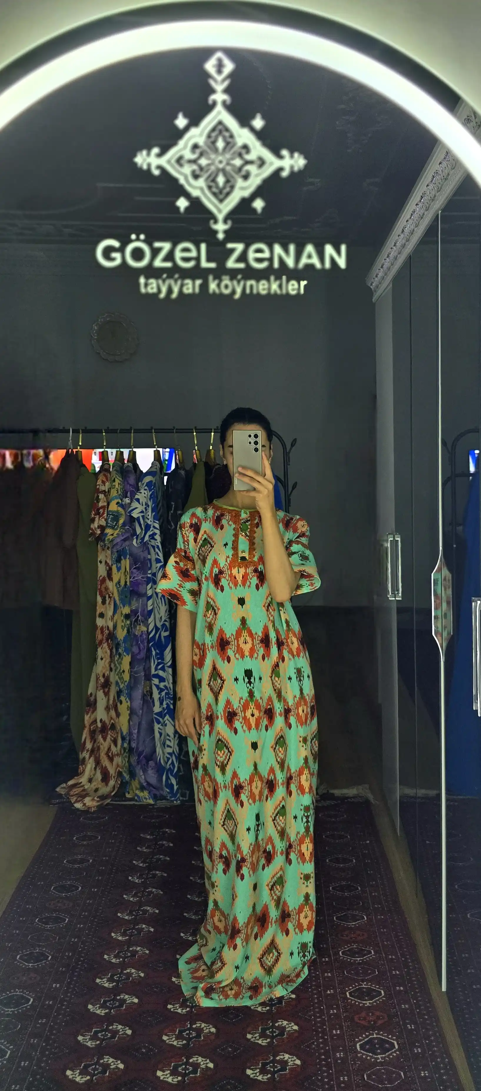 Türkmen fasonlar pombarh fasonlar Fasonlar 2025 fasonlar fason moda modalar Bezen bezen Türkmen fasonlar 2026 Türkmen fasonlar 2025 Türkmen fasonlar 2024 Türkmen fasonlar 2023 turkmenistan türkmenistan turkmen türkmen ashgabat  asgabat aşgabat balkan mary lebap dashoguz dasoguz daşoguz pombarh ponbarhat gulyupek gülýüpek stapel ştapel Gralan Çüýdeşen Abaýa Gadymy Krep Gurultaý 	Keteni Ýüpek Şifon Gipýur Lyon Welwet Atlas Kaşemir Streýç Suzana Ştapel Gülýüpek Pombarh Ýupka Gursakça Aksesuarlar Palto Penjek Okuw eşik Fata Sport eşik Uniforma Nakidka Öýme Şarf kompýuter ýaka ýaglyk Arenda köýnek 2nji el köýnek Taýyn köýnek Matalar Milli lybas milli lybaslar Toý köýnek Toý köýnekler toy koynek toy koynekler gundelik koynekler Gündelik	 
 köýnekler fata koynek Modern taze fason Eskiz koynektm turkmenkoynek türkmenkoynek fason moda moda fasonlar Iş eşik el iş	sada	ýakaly ýakasyz	keşdeli biserli	ýeňli giň nagyşly ýüregi açyk stoýka ýaka ýanly kombinasiýa 	zerli üsti aşak guşakly seçekli gysga ýeňli Ştapel Gündelik sada, gysga ýeňli 17-25, 26-35 Ýaşyl yaz, tomus, guyz Taýyn köýnek