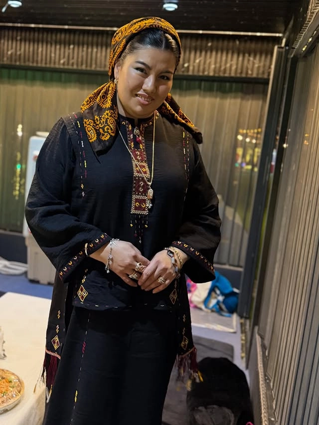 Türkmen fasonlar pombarh fasonlar Fasonlar 2025 fasonlar fason moda modalar Bezen bezen Türkmen fasonlar 2026 Türkmen fasonlar 2025 Türkmen fasonlar 2024 Türkmen fasonlar 2023 turkmenistan türkmenistan turkmen türkmen ashgabat  asgabat aşgabat balkan mary lebap dashoguz dasoguz daşoguz pombarh ponbarhat gulyupek gülýüpek stapel ştapel Gralan Çüýdeşen Abaýa Gadymy Krep Gurultaý 	Keteni Ýüpek Şifon Gipýur Lyon Welwet Atlas Kaşemir Streýç Suzana Ştapel Gülýüpek Pombarh Ýupka Gursakça Aksesuarlar Palto Penjek Okuw eşik Fata Sport eşik Uniforma Nakidka Öýme Şarf kompýuter ýaka ýaglyk Arenda köýnek 2nji el köýnek Taýyn köýnek Matalar Milli lybas milli lybaslar Toý köýnek Toý köýnekler toy koynek toy koynekler gundelik koynekler Gündelik	 
 köýnekler fata koynek Modern taze fason Eskiz koynektm turkmenkoynek türkmenkoynek fason moda moda fasonlar Iş eşik el iş	sada	ýakaly ýakasyz	keşdeli biserli	ýeňli giň nagyşly ýüregi açyk stoýka ýaka ýanly kombinasiýa 	zerli üsti aşak guşakly seçekli gysga ýeňli 