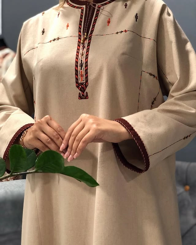 Türkmen fasonlar pombarh fasonlar Fasonlar 2025 fasonlar fason moda modalar Bezen bezen Türkmen fasonlar 2026 Türkmen fasonlar 2025 Türkmen fasonlar 2024 Türkmen fasonlar 2023 turkmenistan türkmenistan turkmen türkmen ashgabat  asgabat aşgabat balkan mary lebap dashoguz dasoguz daşoguz pombarh ponbarhat gulyupek gülýüpek stapel ştapel Gralan Çüýdeşen Abaýa Gadymy Krep Gurultaý 	Keteni Ýüpek Şifon Gipýur Lyon Welwet Atlas Kaşemir Streýç Suzana Ştapel Gülýüpek Pombarh Ýupka Gursakça Aksesuarlar Palto Penjek Okuw eşik Fata Sport eşik Uniforma Nakidka Öýme Şarf kompýuter ýaka ýaglyk Arenda köýnek 2nji el köýnek Taýyn köýnek Matalar Milli lybas milli lybaslar Toý köýnek Toý köýnekler toy koynek toy koynekler gundelik koynekler Gündelik	 
 köýnekler fata koynek Modern taze fason Eskiz koynektm turkmenkoynek türkmenkoynek fason moda moda fasonlar Iş eşik el iş	sada	ýakaly ýakasyz	keşdeli biserli	ýeňli giň nagyşly ýüregi açyk stoýka ýaka ýanly kombinasiýa 	zerli üsti aşak guşakly seçekli gysga ýeňli Lyon, Keteni, Gadymy, Şantu Milli lybas, Iş eşik el iş, ýakaly, ýeňli, giň, nagyşly 17-25, 26-35 Bežewyý yaz