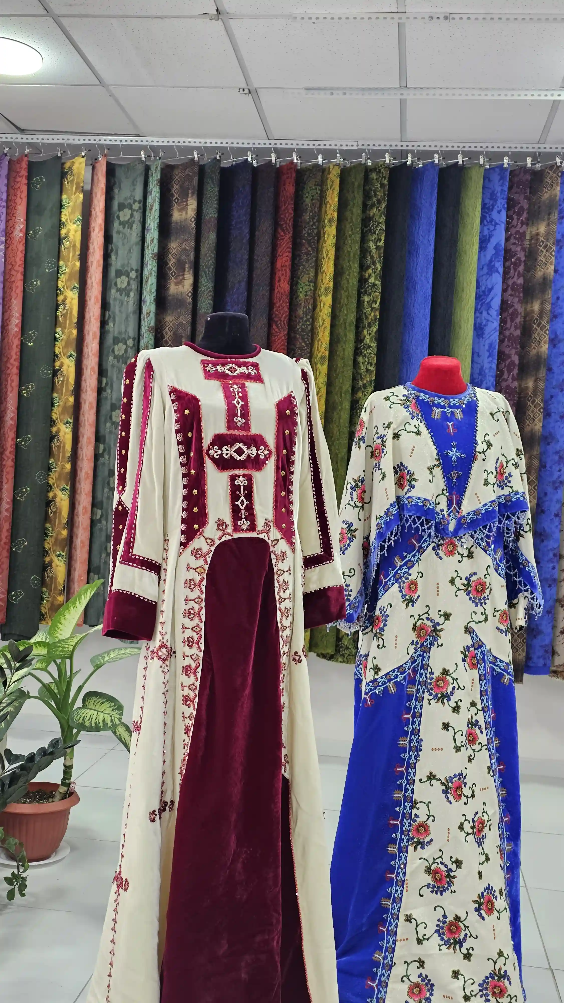 Türkmen fasonlar pombarh fasonlar Fasonlar 2025 fasonlar fason moda modalar Bezen bezen Türkmen fasonlar 2026 Türkmen fasonlar 2025 Türkmen fasonlar 2024 Türkmen fasonlar 2023 turkmenistan türkmenistan turkmen türkmen ashgabat  asgabat aşgabat balkan mary lebap dashoguz dasoguz daşoguz pombarh ponbarhat gulyupek gülýüpek stapel ştapel Gralan Çüýdeşen Abaýa Gadymy Krep Gurultaý 	Keteni Ýüpek Şifon Gipýur Lyon Welwet Atlas Kaşemir Streýç Suzana Ştapel Gülýüpek Pombarh Ýupka Gursakça Aksesuarlar Palto Penjek Okuw eşik Fata Sport eşik Uniforma Nakidka Öýme Şarf kompýuter ýaka ýaglyk Arenda köýnek 2nji el köýnek Taýyn köýnek Matalar Milli lybas milli lybaslar Toý köýnek Toý köýnekler toy koynek toy koynekler gundelik koynekler Gündelik	 
 köýnekler fata koynek Modern taze fason Eskiz koynektm turkmenkoynek türkmenkoynek fason moda moda fasonlar Iş eşik el iş	sada	ýakaly ýakasyz	keşdeli biserli	ýeňli giň nagyşly ýüregi açyk stoýka ýaka ýanly kombinasiýa 	zerli üsti aşak guşakly seçekli gysga ýeňli Panbarhat (Pombarh) Toý köýnek el iş, keşdeli, biserli 17-25 Ak, Gyzyl yaz, tomus, guyz, gysh 2nji el