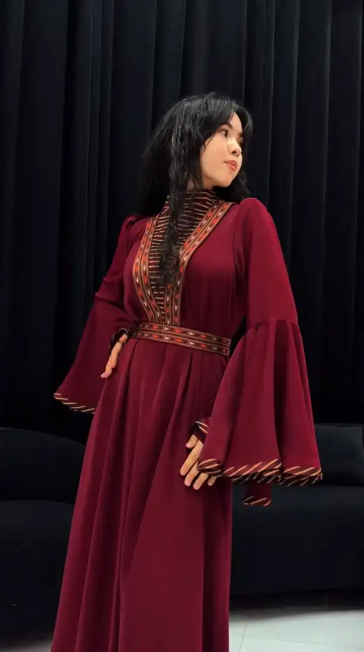 Türkmen fasonlar pombarh fasonlar Fasonlar 2025 fasonlar fason moda modalar Bezen bezen Türkmen fasonlar 2026 Türkmen fasonlar 2025 Türkmen fasonlar 2024 Türkmen fasonlar 2023 turkmenistan türkmenistan turkmen türkmen ashgabat  asgabat aşgabat balkan mary lebap dashoguz dasoguz daşoguz pombarh ponbarhat gulyupek gülýüpek stapel ştapel Gralan Çüýdeşen Abaýa Gadymy Krep Gurultaý 	Keteni Ýüpek Şifon Gipýur Lyon Welwet Atlas Kaşemir Streýç Suzana Ştapel Gülýüpek Pombarh Ýupka Gursakça Aksesuarlar Palto Penjek Okuw eşik Fata Sport eşik Uniforma Nakidka Öýme Şarf kompýuter ýaka ýaglyk Arenda köýnek 2nji el köýnek Taýyn köýnek Matalar Milli lybas milli lybaslar Toý köýnek Toý köýnekler toy koynek toy koynekler gundelik koynekler Gündelik	 
 köýnekler fata koynek Modern taze fason Eskiz koynektm turkmenkoynek türkmenkoynek fason moda moda fasonlar Iş eşik el iş	sada	ýakaly ýakasyz	keşdeli biserli	ýeňli giň nagyşly ýüregi açyk stoýka ýaka ýanly kombinasiýa 	zerli üsti aşak guşakly seçekli gysga ýeňli Ýüpek, Gülýüpek Toý köýnek el iş, ýakaly, ýeňli 17-25, 26-35 Goýy-gyzyl, Gyzyl yaz, tomus Taýyn köýnek