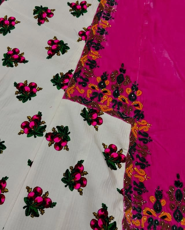 Türkmen fasonlar pombarh fasonlar Fasonlar 2025 fasonlar fason moda modalar Bezen bezen Türkmen fasonlar 2026 Türkmen fasonlar 2025 Türkmen fasonlar 2024 Türkmen fasonlar 2023 turkmenistan türkmenistan turkmen türkmen ashgabat  asgabat aşgabat balkan mary lebap dashoguz dasoguz daşoguz pombarh ponbarhat gulyupek gülýüpek stapel ştapel Gralan Çüýdeşen Abaýa Gadymy Krep Gurultaý 	Keteni Ýüpek Şifon Gipýur Lyon Welwet Atlas Kaşemir Streýç Suzana Ştapel Gülýüpek Pombarh Ýupka Gursakça Aksesuarlar Palto Penjek Okuw eşik Fata Sport eşik Uniforma Nakidka Öýme Şarf kompýuter ýaka ýaglyk Arenda köýnek 2nji el köýnek Taýyn köýnek Matalar Milli lybas milli lybaslar Toý köýnek Toý köýnekler toy koynek toy koynekler gundelik koynekler Gündelik	 
 köýnekler fata koynek Modern taze fason Eskiz koynektm turkmenkoynek türkmenkoynek fason moda moda fasonlar Iş eşik el iş	sada	ýakaly ýakasyz	keşdeli biserli	ýeňli giň nagyşly ýüregi açyk stoýka ýaka ýanly kombinasiýa 	zerli üsti aşak guşakly seçekli gysga ýeňli Gülýüpek, Panbarhat (Pombarh) Toý köýnek el iş, sada, ýakasyz, biserli, ýeňli, giň, kombinasiýa, nagyşly 17-25, 26-35 Bežewyý, Gülgüne guyz