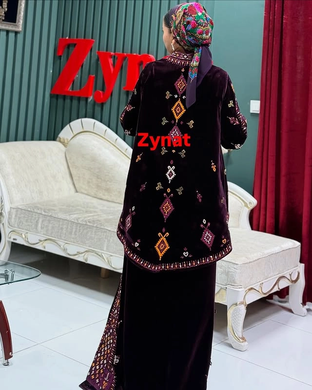 Türkmen fasonlar pombarh fasonlar Fasonlar 2025 fasonlar fason moda modalar Bezen bezen Türkmen fasonlar 2026 Türkmen fasonlar 2025 Türkmen fasonlar 2024 Türkmen fasonlar 2023 turkmenistan türkmenistan turkmen türkmen ashgabat  asgabat aşgabat balkan mary lebap dashoguz dasoguz daşoguz pombarh ponbarhat gulyupek gülýüpek stapel ştapel Gralan Çüýdeşen Abaýa Gadymy Krep Gurultaý 	Keteni Ýüpek Şifon Gipýur Lyon Welwet Atlas Kaşemir Streýç Suzana Ştapel Gülýüpek Pombarh Ýupka Gursakça Aksesuarlar Palto Penjek Okuw eşik Fata Sport eşik Uniforma Nakidka Öýme Şarf kompýuter ýaka ýaglyk Arenda köýnek 2nji el köýnek Taýyn köýnek Matalar Milli lybas milli lybaslar Toý köýnek Toý köýnekler toy koynek toy koynekler gundelik koynekler Gündelik	 
 köýnekler fata koynek Modern taze fason Eskiz koynektm turkmenkoynek türkmenkoynek fason moda moda fasonlar Iş eşik el iş	sada	ýakaly ýakasyz	keşdeli biserli	ýeňli giň nagyşly ýüregi açyk stoýka ýaka ýanly kombinasiýa 	zerli üsti aşak guşakly seçekli gysga ýeňli Panbarhat (Pombarh) Milli lybas el iş, keşdeli, ýakaly, ýeňli, giň, nagyşly 26-35, 35+ #4B2C75 gysh