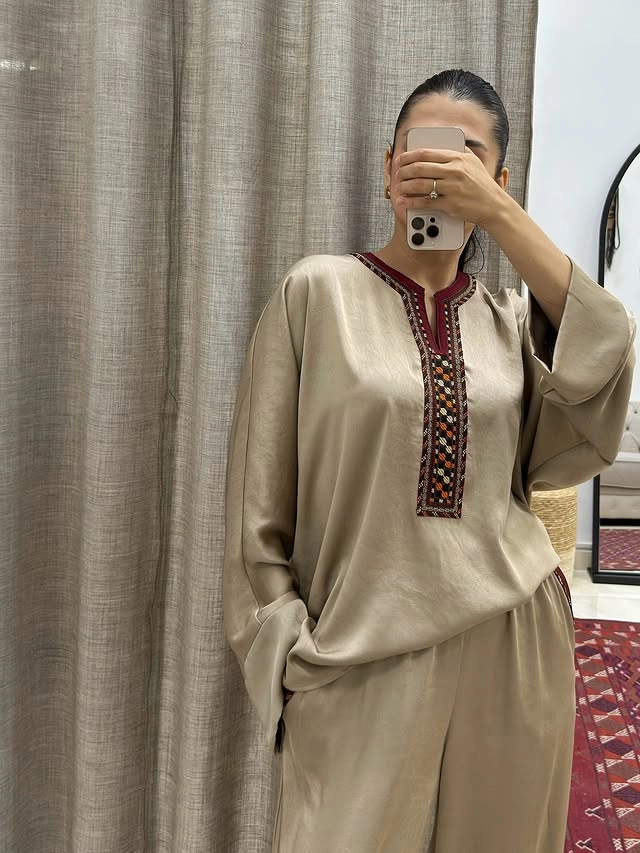 Türkmen fasonlar pombarh fasonlar Fasonlar 2025 fasonlar fason moda modalar Bezen bezen Türkmen fasonlar 2026 Türkmen fasonlar 2025 Türkmen fasonlar 2024 Türkmen fasonlar 2023 turkmenistan türkmenistan turkmen türkmen ashgabat  asgabat aşgabat balkan mary lebap dashoguz dasoguz daşoguz pombarh ponbarhat gulyupek gülýüpek stapel ştapel Gralan Çüýdeşen Abaýa Gadymy Krep Gurultaý 	Keteni Ýüpek Şifon Gipýur Lyon Welwet Atlas Kaşemir Streýç Suzana Ştapel Gülýüpek Pombarh Ýupka Gursakça Aksesuarlar Palto Penjek Okuw eşik Fata Sport eşik Uniforma Nakidka Öýme Şarf kompýuter ýaka ýaglyk Arenda köýnek 2nji el köýnek Taýyn köýnek Matalar Milli lybas milli lybaslar Toý köýnek Toý köýnekler toy koynek toy koynekler gundelik koynekler Gündelik	 
 köýnekler fata koynek Modern taze fason Eskiz koynektm turkmenkoynek türkmenkoynek fason moda moda fasonlar Iş eşik el iş	sada	ýakaly ýakasyz	keşdeli biserli	ýeňli giň nagyşly ýüregi açyk stoýka ýaka ýanly kombinasiýa 	zerli üsti aşak guşakly seçekli gysga ýeňli Modern ýakaly, ýeňli, giň, üsti aşak 17-25, 26-35 Kümüş yaz, tomus, guyz